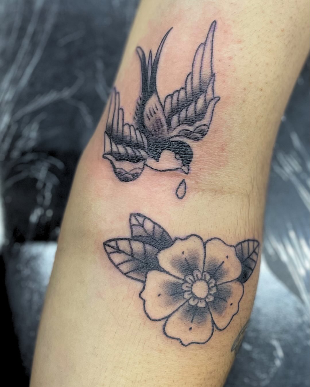 Tattoo by @sheilarosita.tats โ black_and_grey