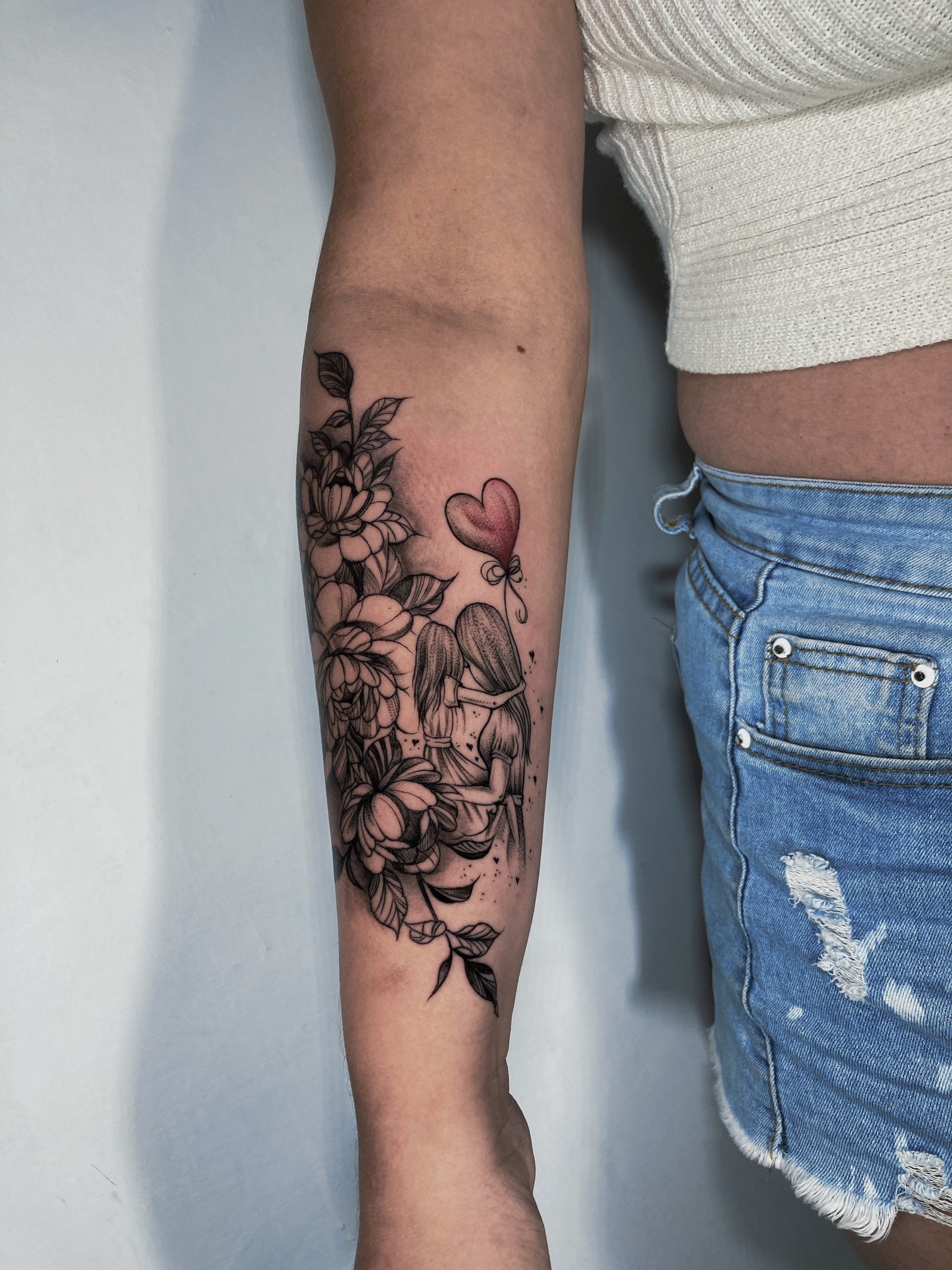 Fine line tattoo on the forearm by Alvaro