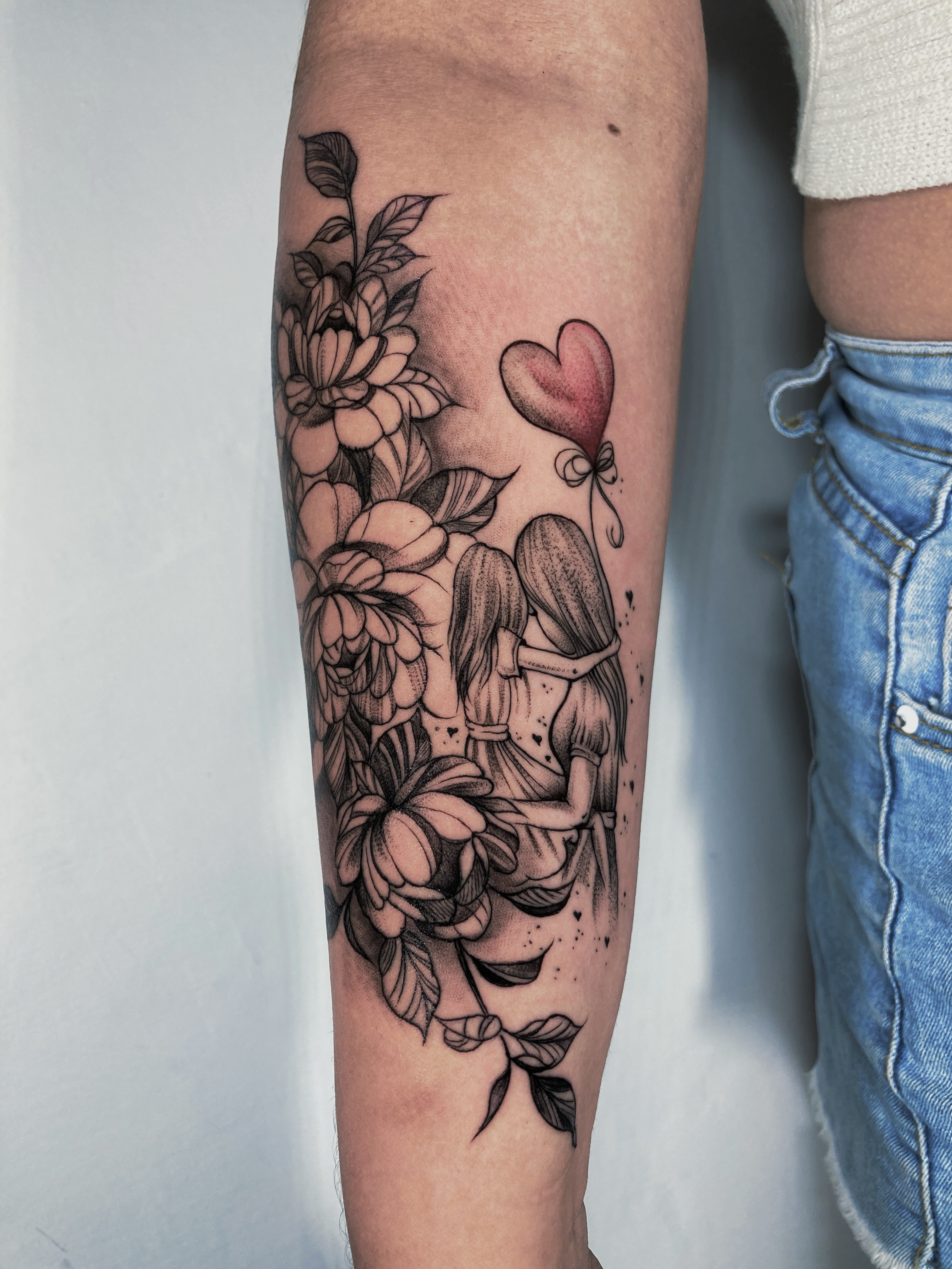 Fine line tattoo on the forearm by Alvaro