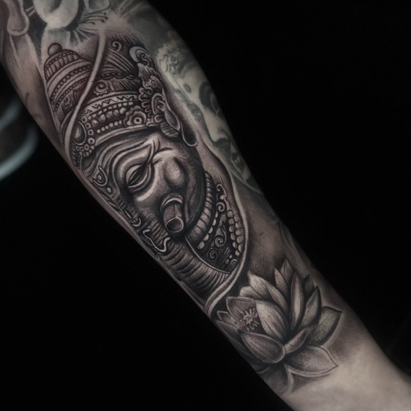 Tattoo by @ladonastinta — black_and_grey, realism