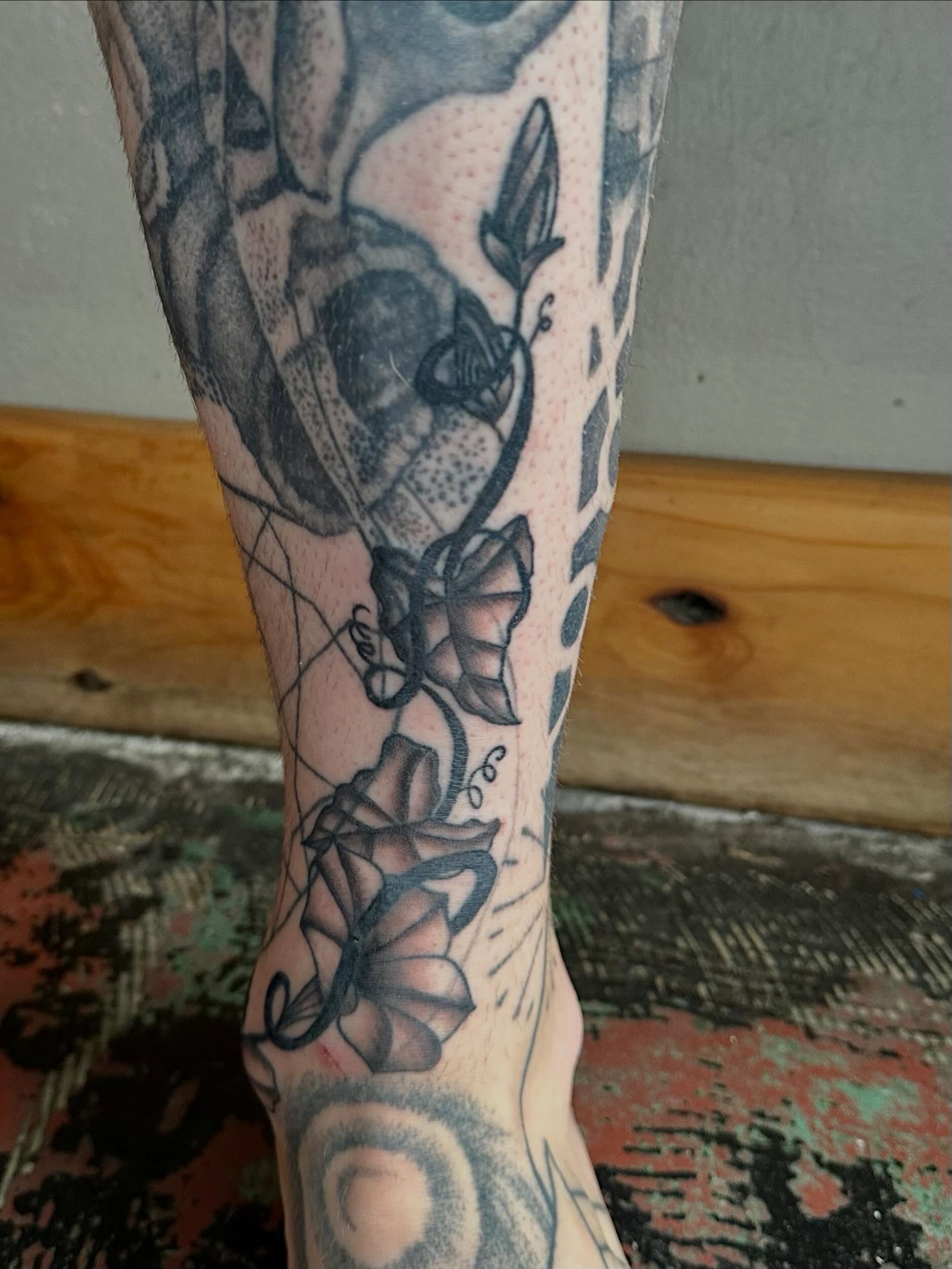 Flower and vine geometric tattoo on the forearm by Jadelin, San Francisco, California