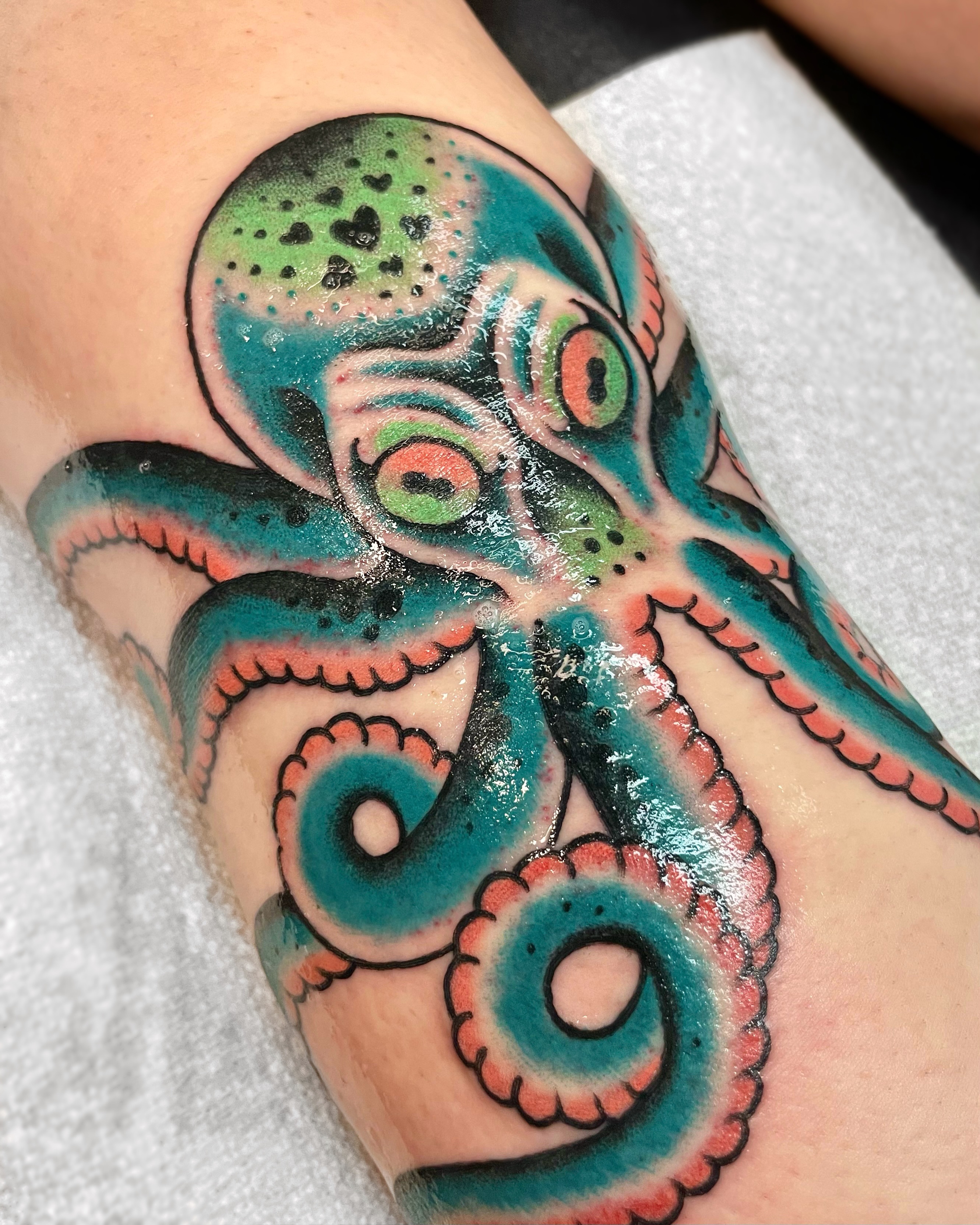 Tattoo by @anabellmorotattoos โ american_traditional