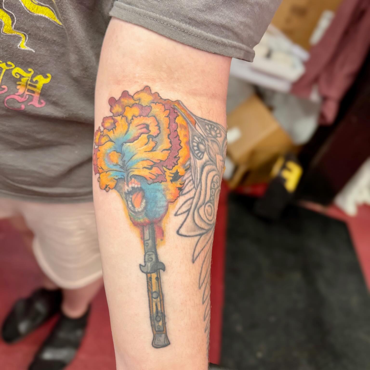 Floral gun neo-traditional tattoo on the forearm by 🪬🍄Larissa Potter🍄🪬