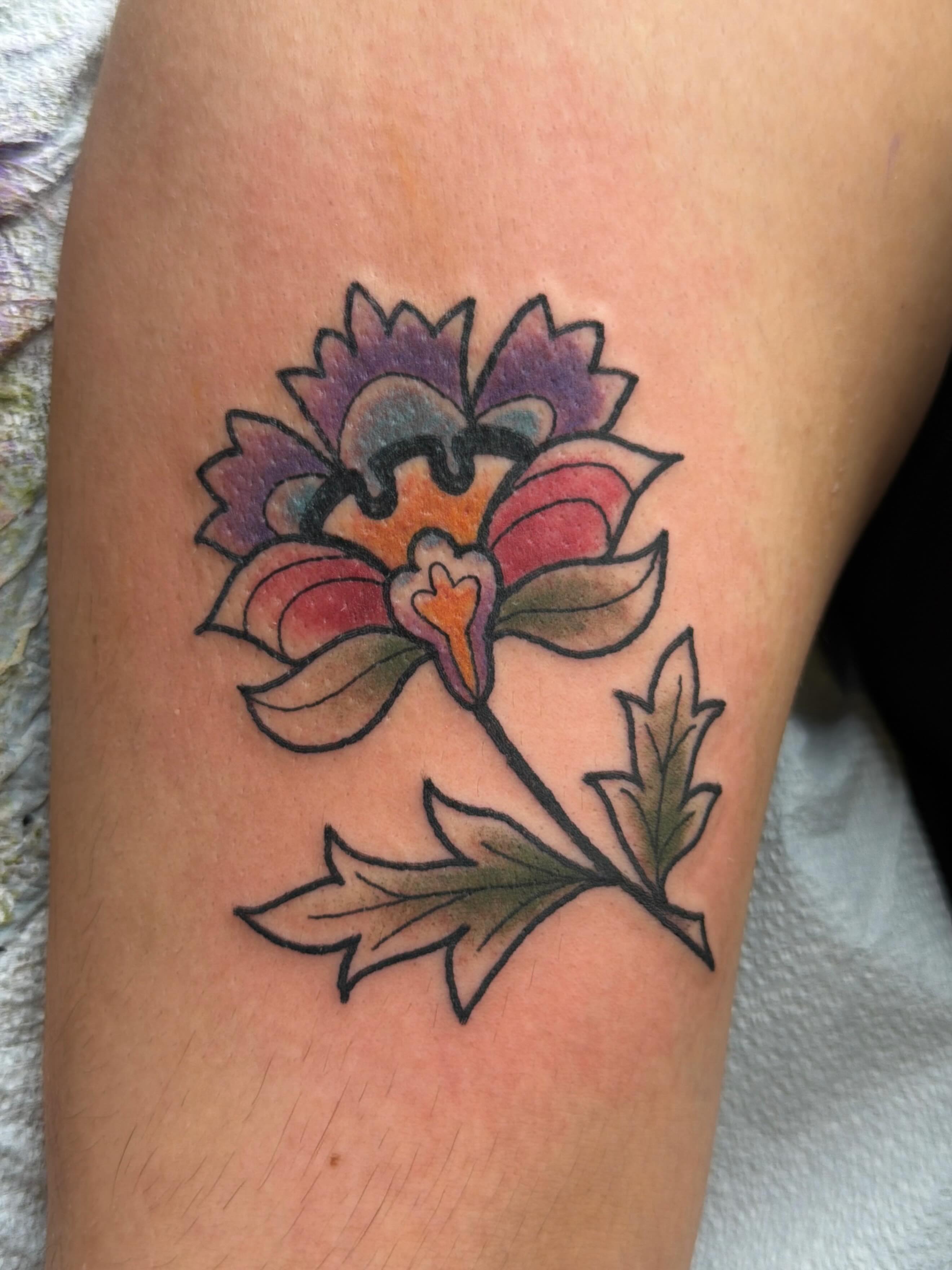 Flower American traditional tattoo on the thigh by Andrea Lynne Hastings-Craven Tattoo Artist, Cleveland, Ohio