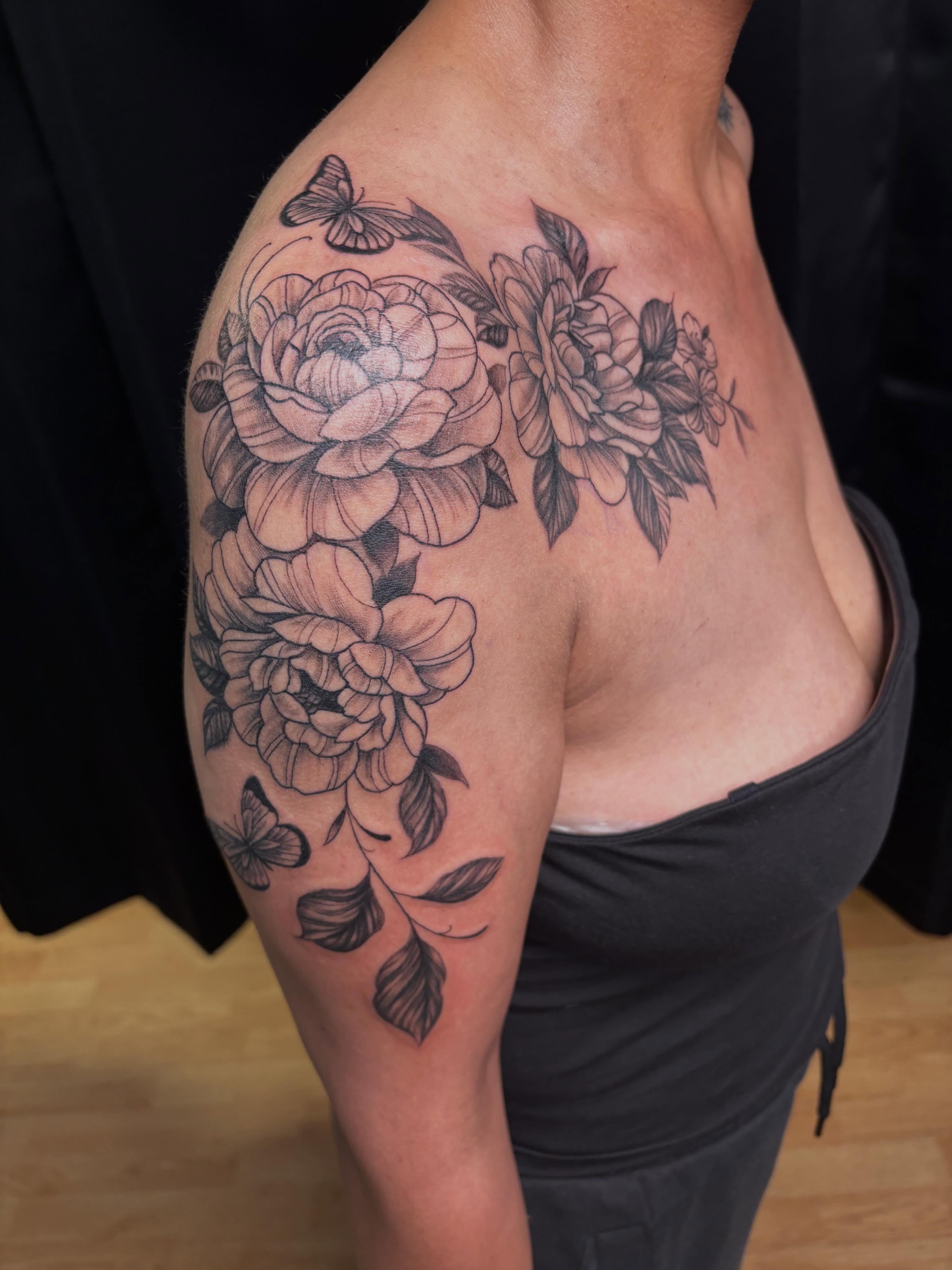 Tattoo by @khriss0301 — black_and_grey