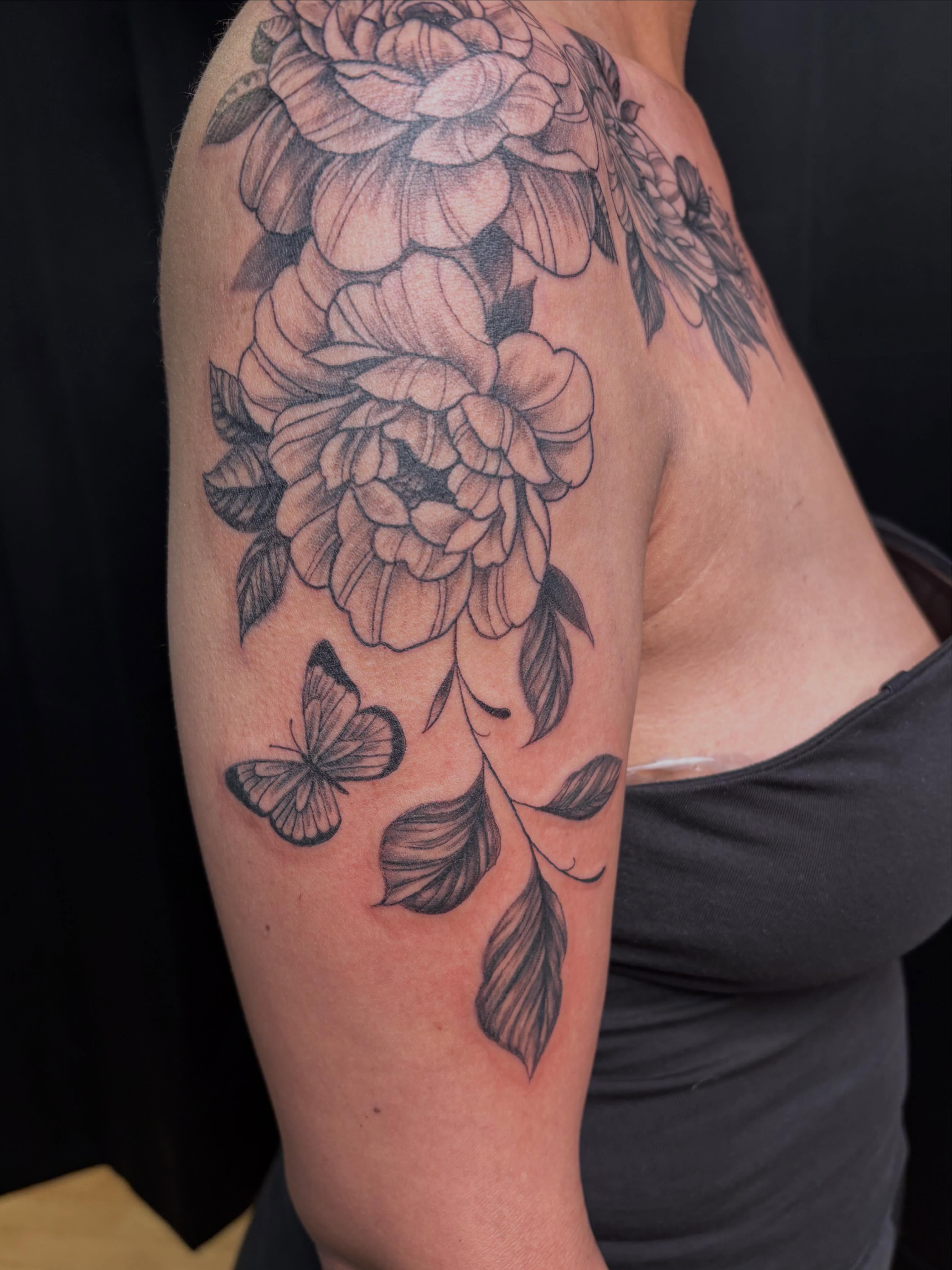 Flowers and butterfly realism tattoo on the upper arm by ~KR¥$~