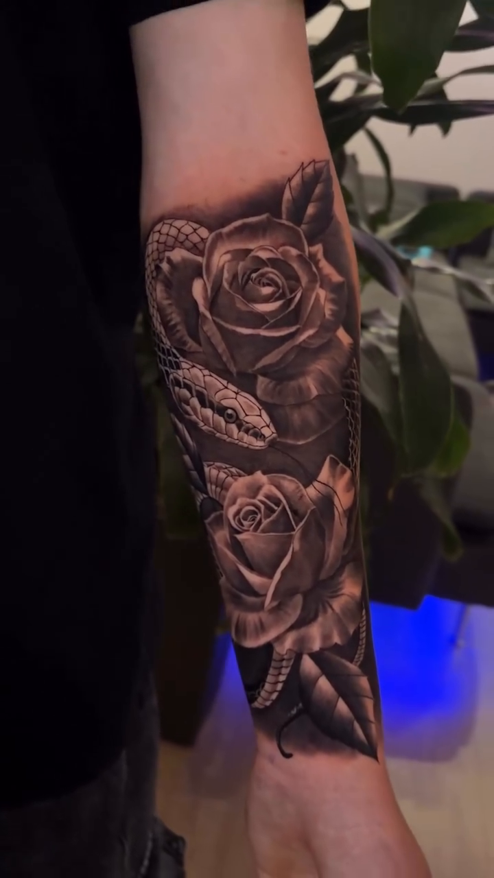 Tattoo by @lvp_arte — realism, black_and_grey