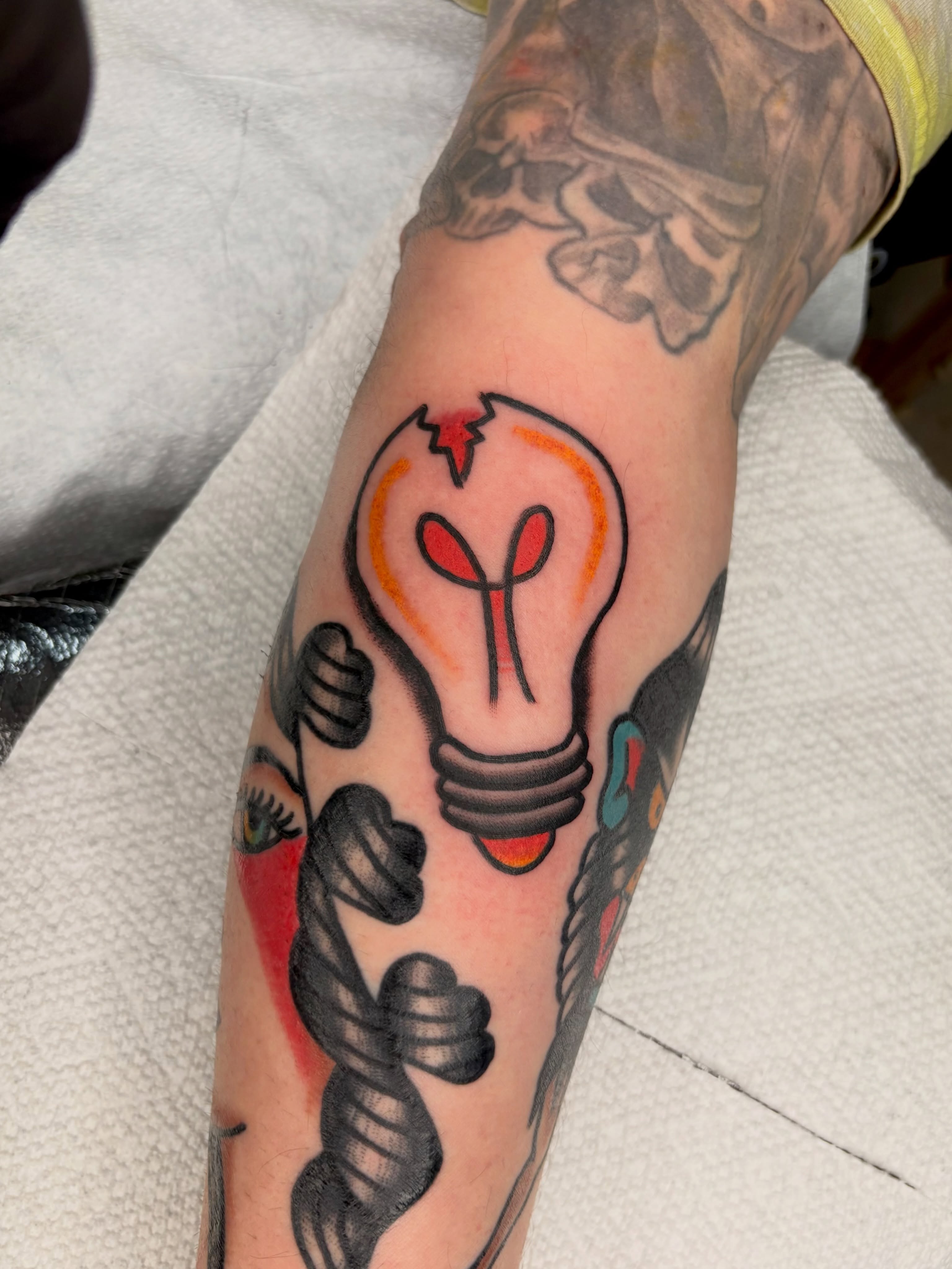 Light bulb American traditional tattoo on the forearm by Braedon 🎱