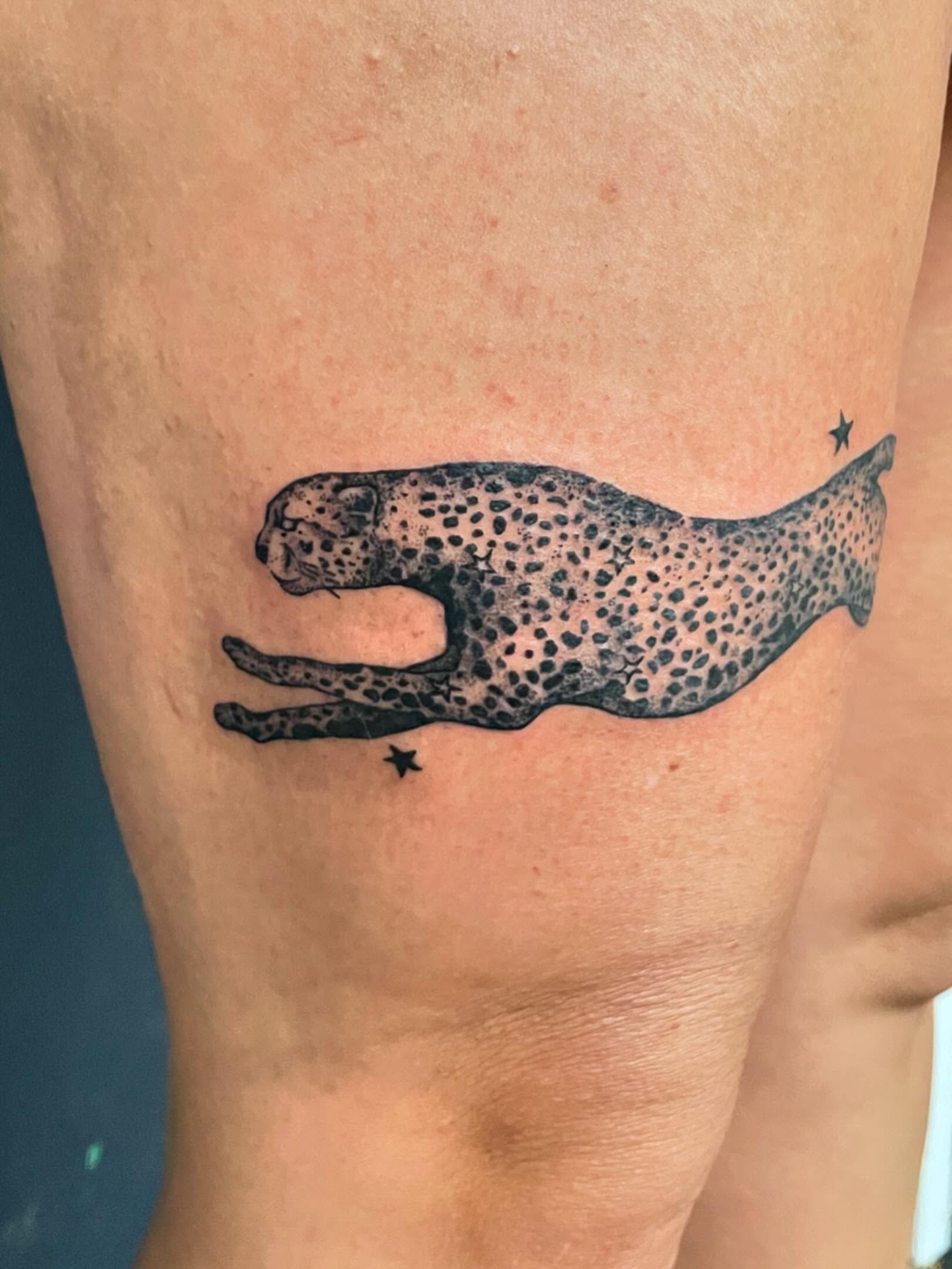 Tattoo by @trisaratoptattoos β dotwork