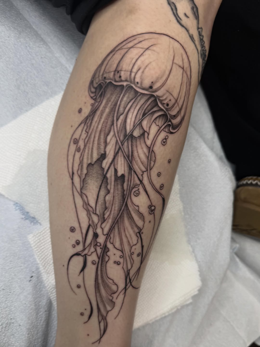 Tattoo by @emmydoestattoos โ black_and_grey, fine_line