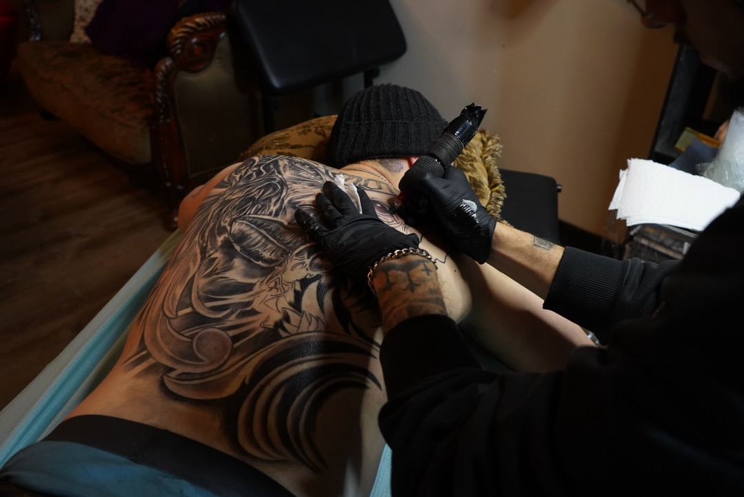 Lion and tiger American traditional tattoo on the thigh by Martin Melendrez