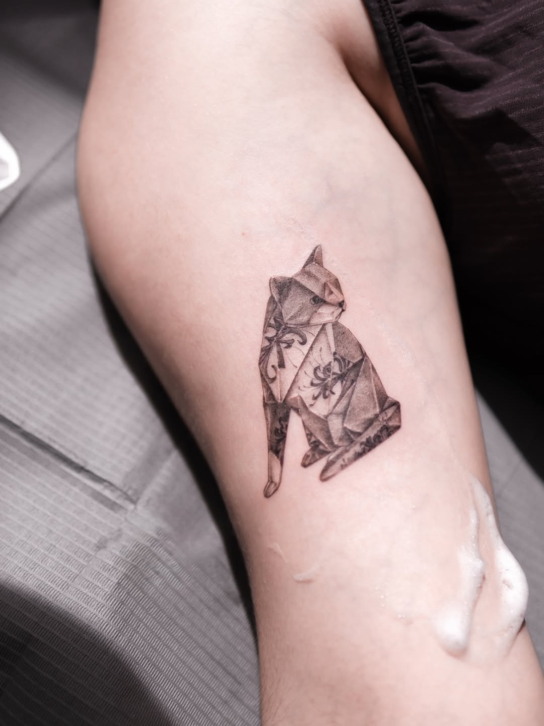 Tattoo by @alinasovina.tattooing — geometric, black_and_grey