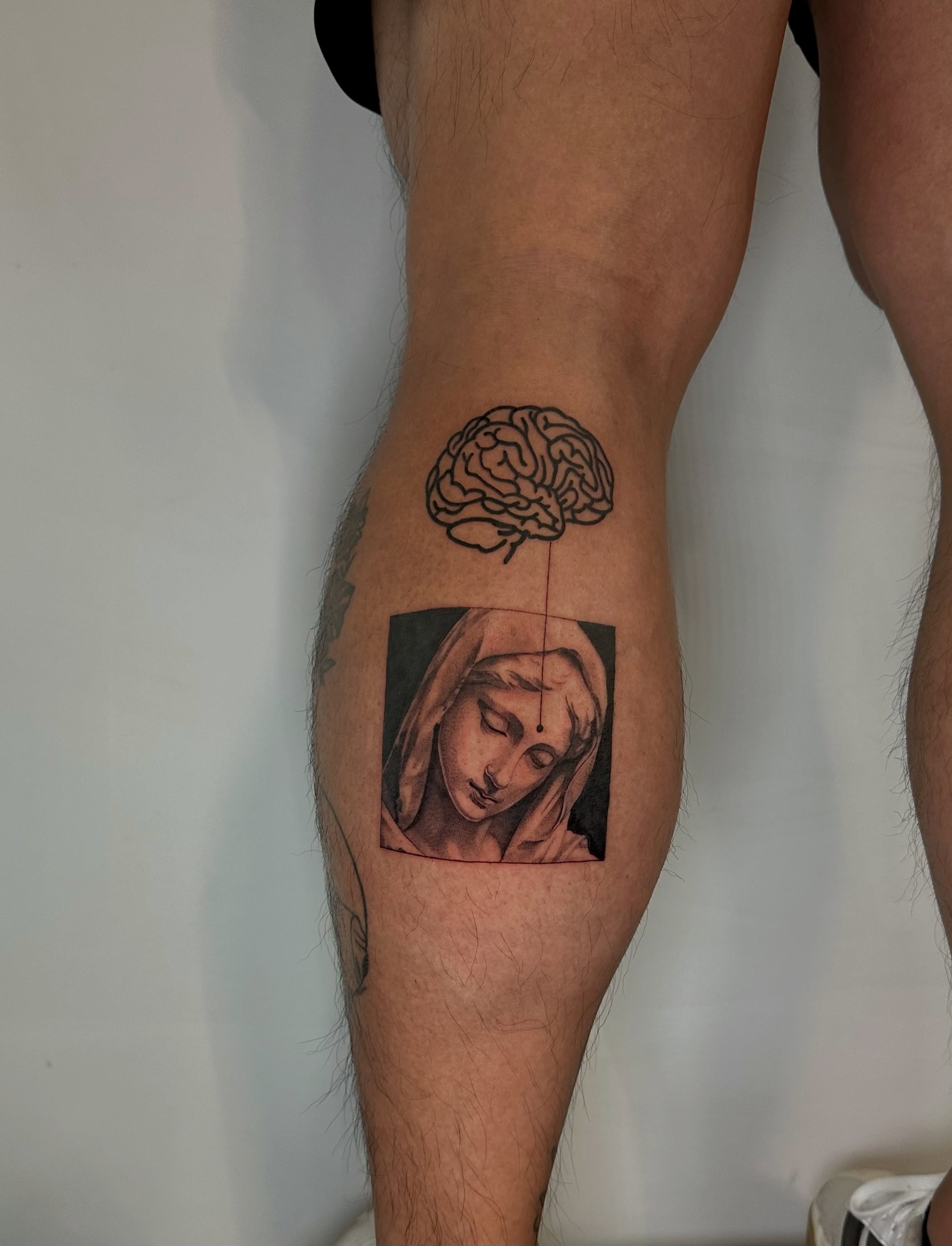 Religious figure realism tattoo on the leg by 𝘋𝘪𝘢𝘯𝘯𝘢