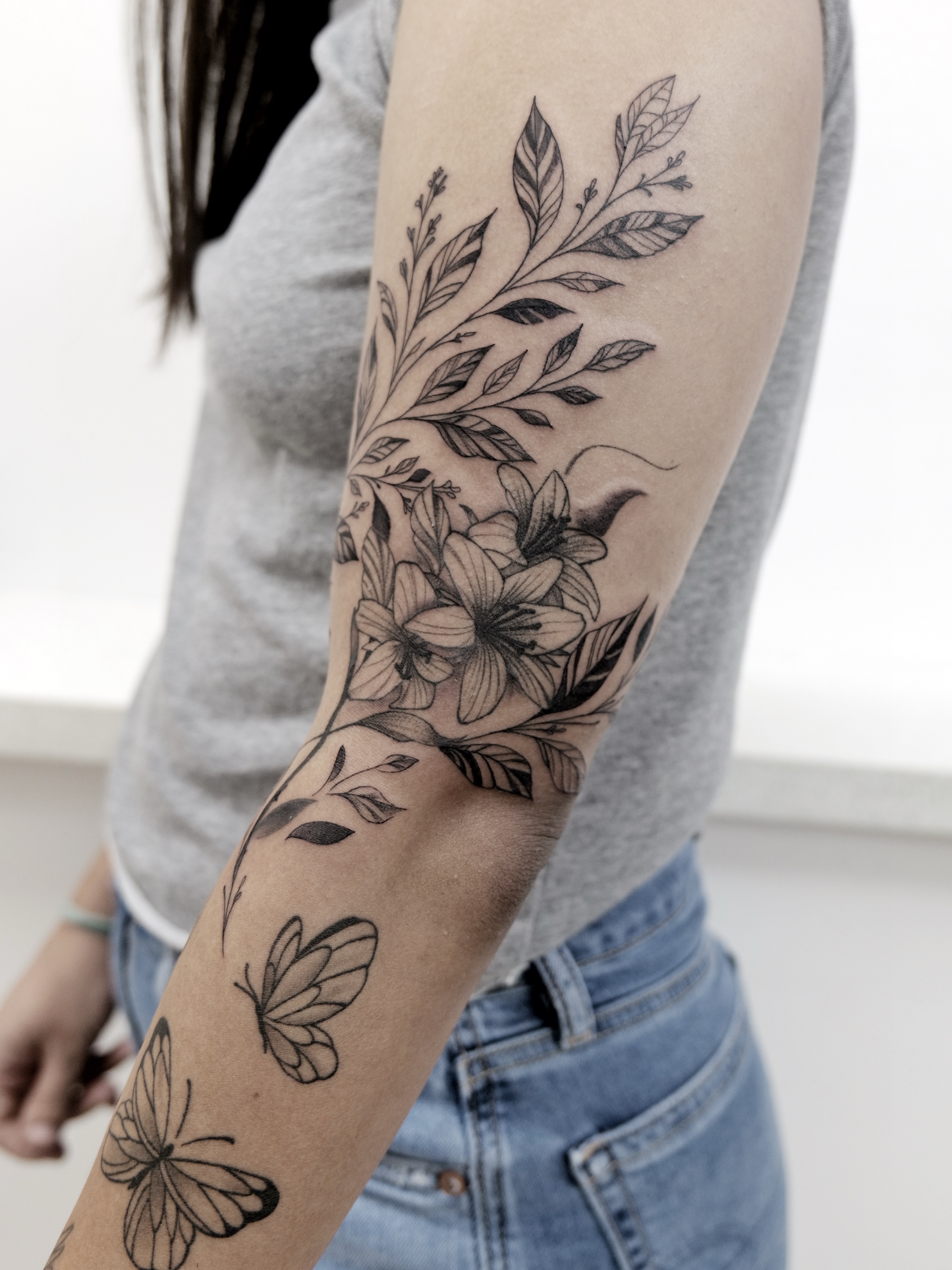 Floral and butterfly black and grey tattoo on the forearm by ๐ฎ๐๐๐๐๐ ๐ท ๐ฒ๐๐๐๐