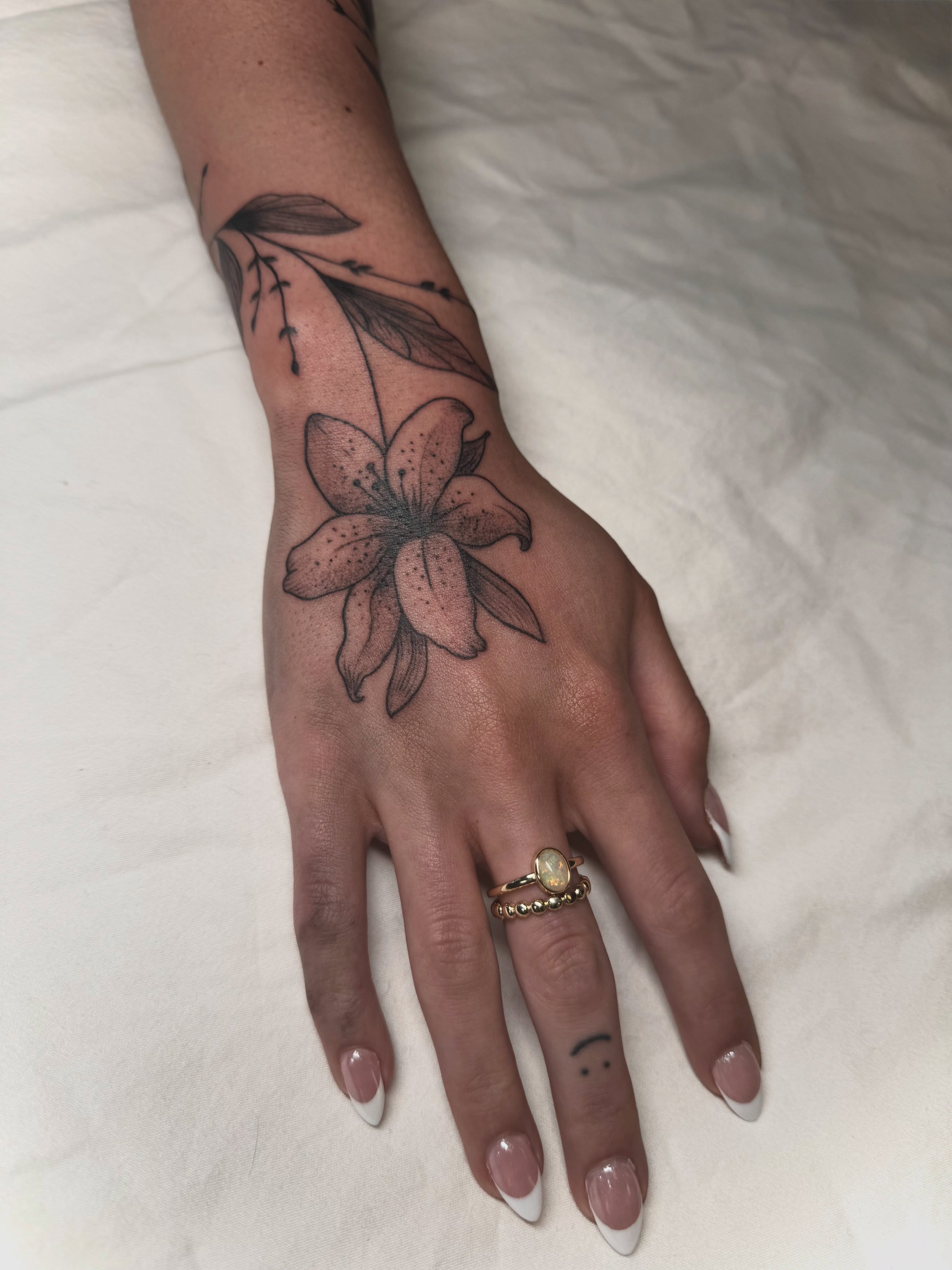 Tattoo by @katelumos — black_and_grey