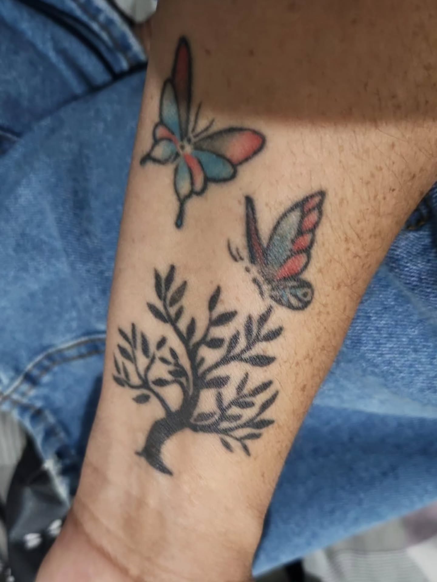 Tattoo by @dycotattoo — american_traditional, dotwork