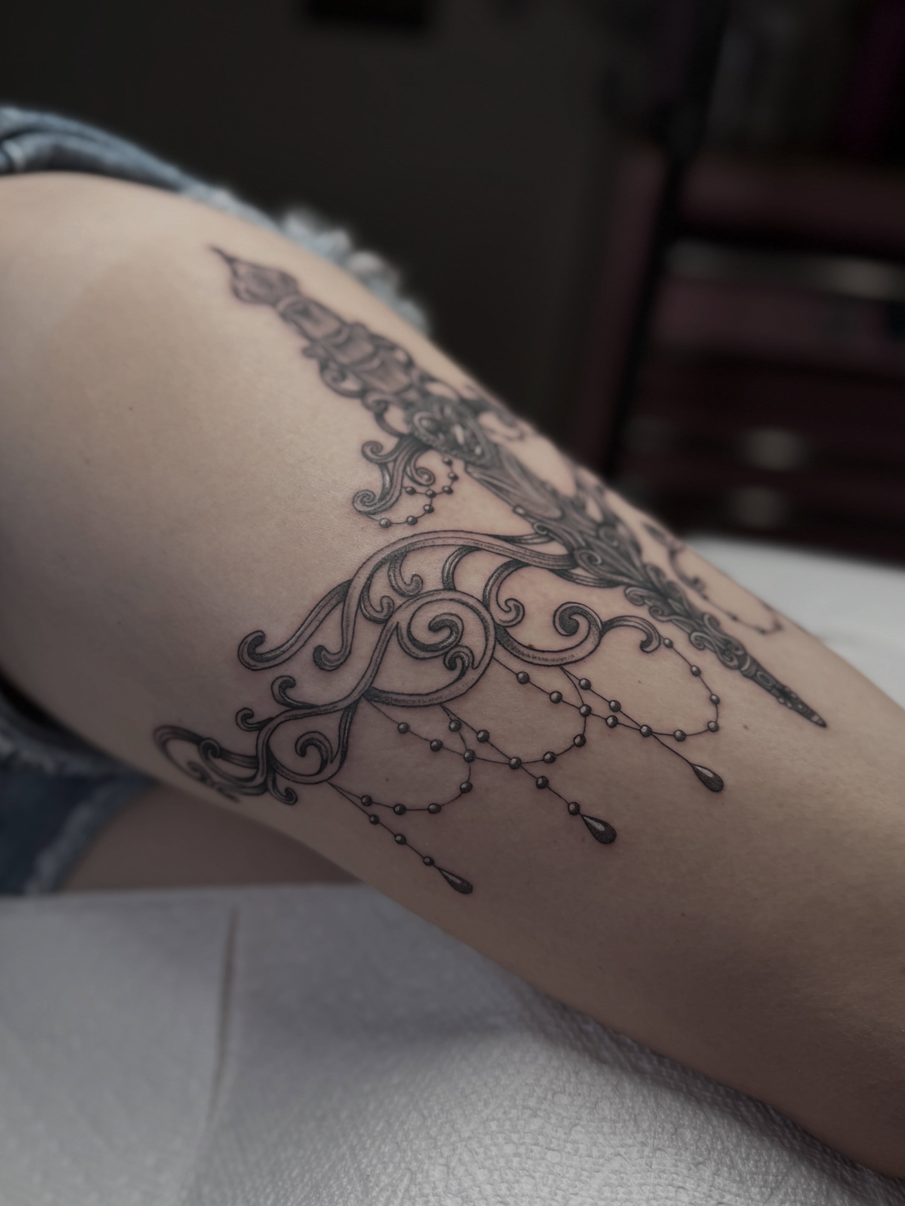 Chandelier black and grey tattoo on the thigh by Mara Flores βπΛβ§