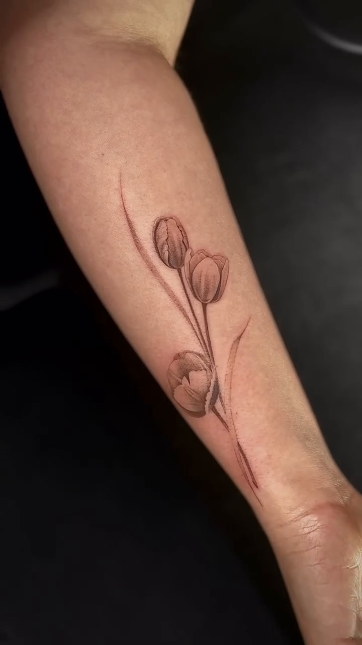 Tattoo by @studioariesrising β fine_line, black_and_grey