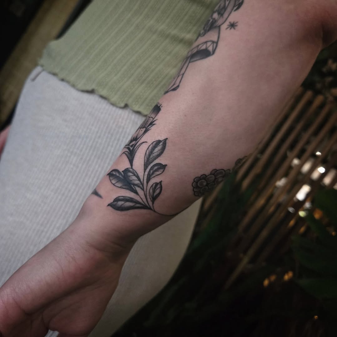 Tattoo by @alexandraathenstattoo — black_and_grey, fine_line