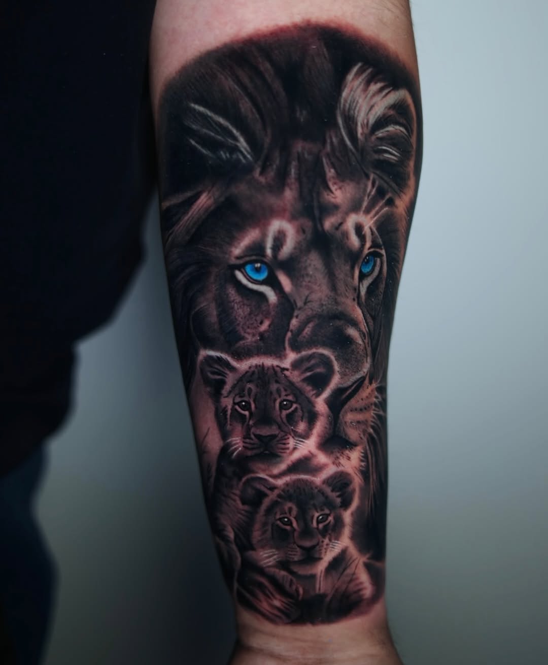 Tattoo by @tiagoink__ — realism, black_and_grey