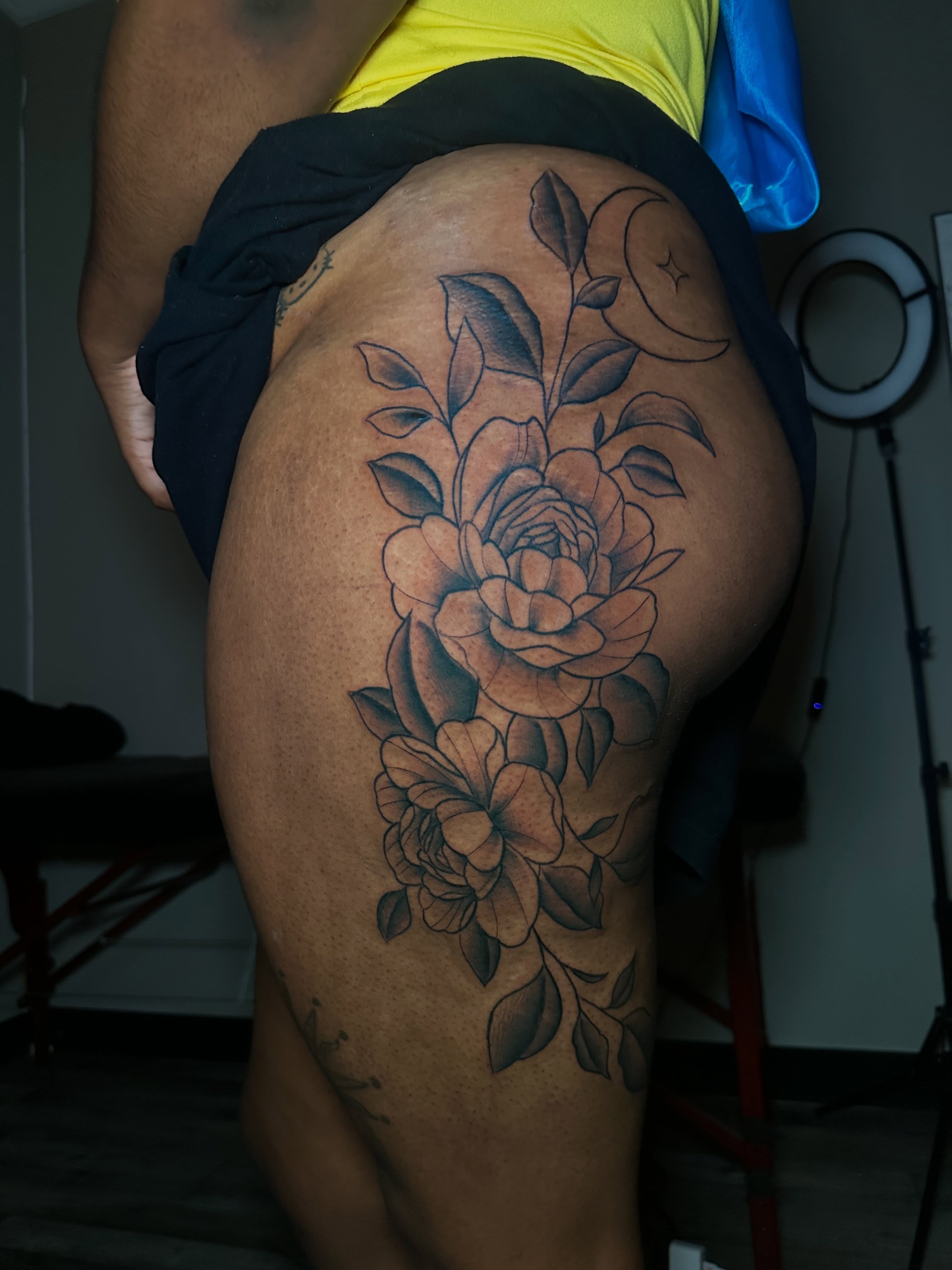Floral bouquet black and grey tattoo on the thigh by @tattedbytuck