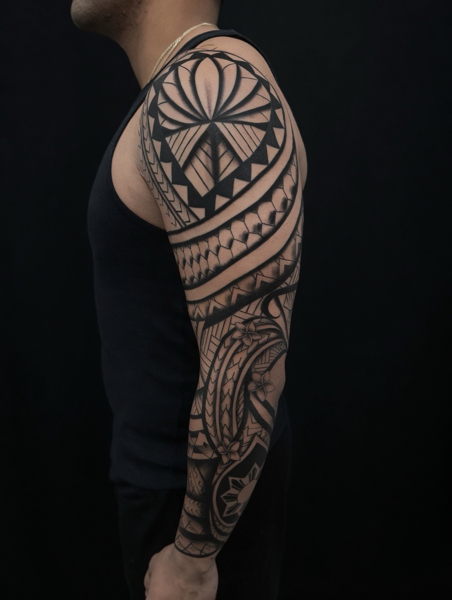 Tattoo by @rickysbangerink โ tribal, blackwork