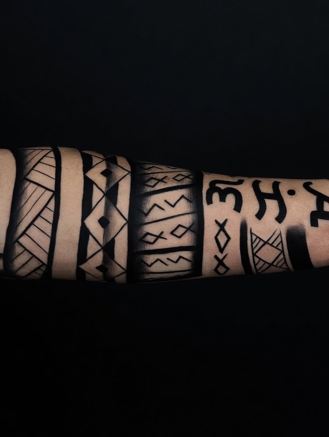 Tattoo by @rickysbangerink โ tribal, blackwork