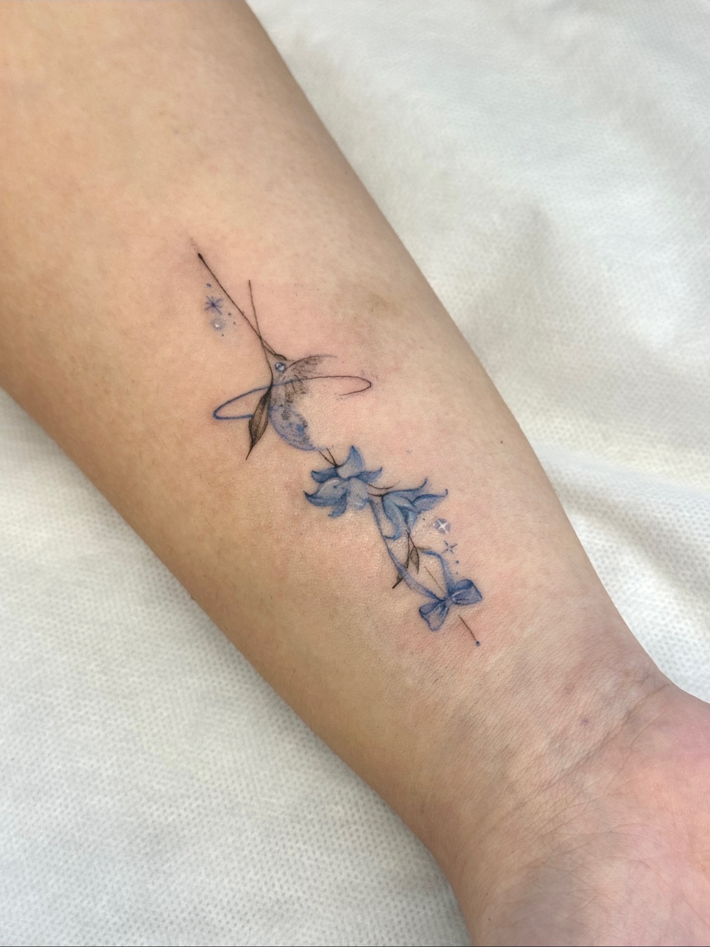 Tattoo by @morae_tattoo — dotwork, watercolor