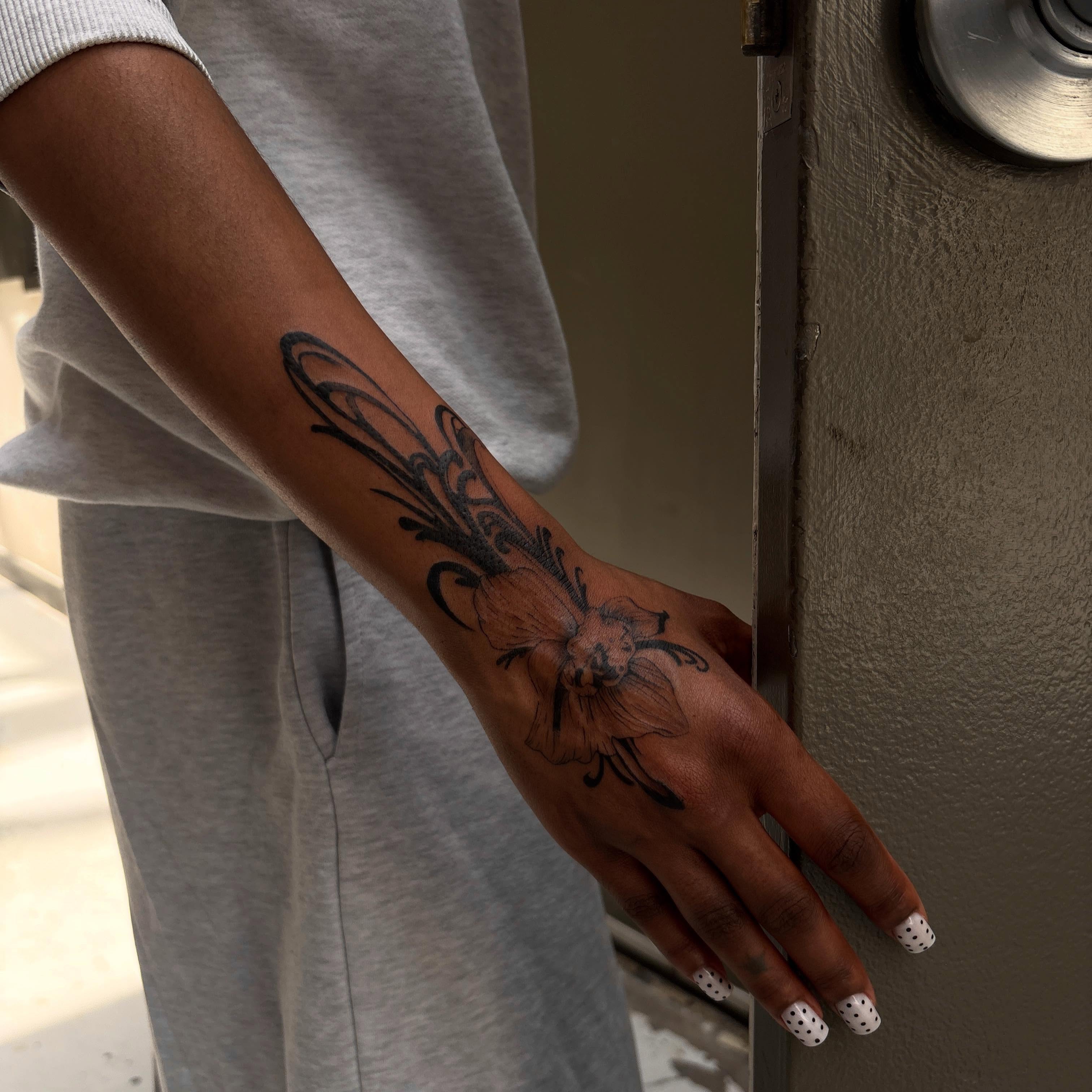 Tattoo by @erinhasagun β black_and_grey