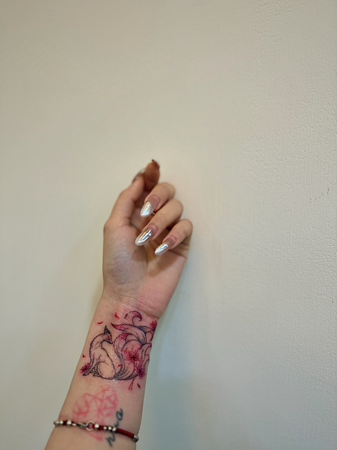 Flower American traditional tattoo on the forearm by 墨匠紋身|新店店, New Taipei City