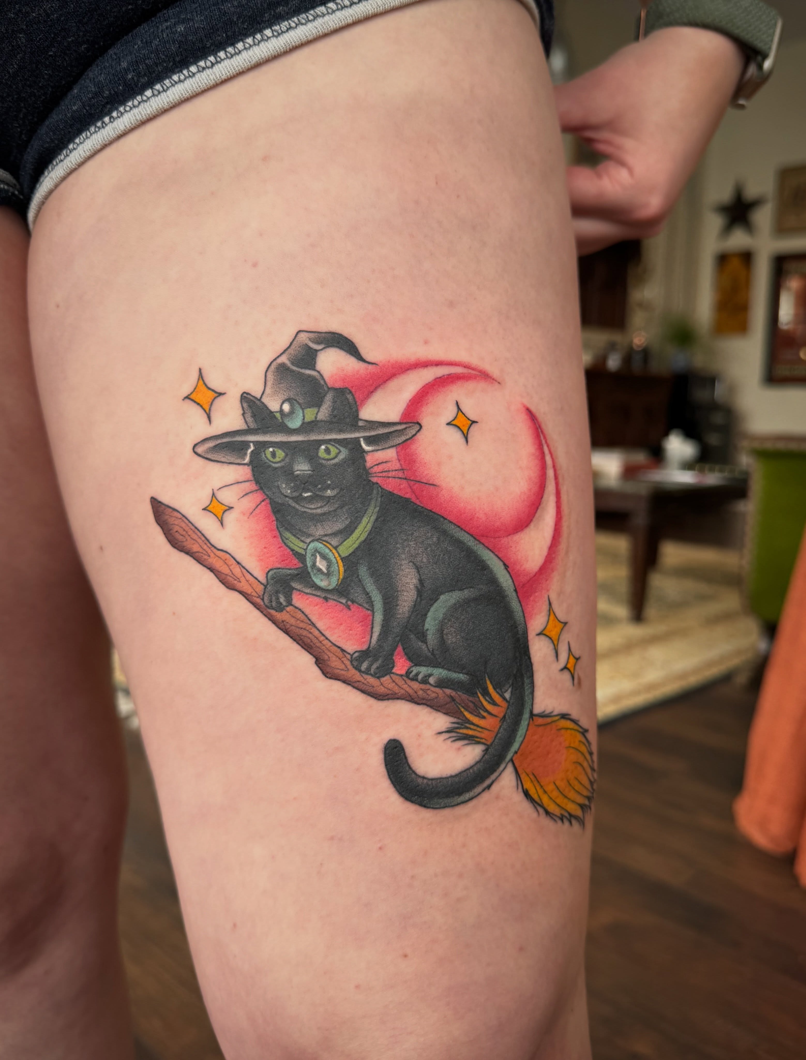 Black cat witch American traditional tattoo on the thigh by Alisa (Li) Affatato ๐ผ