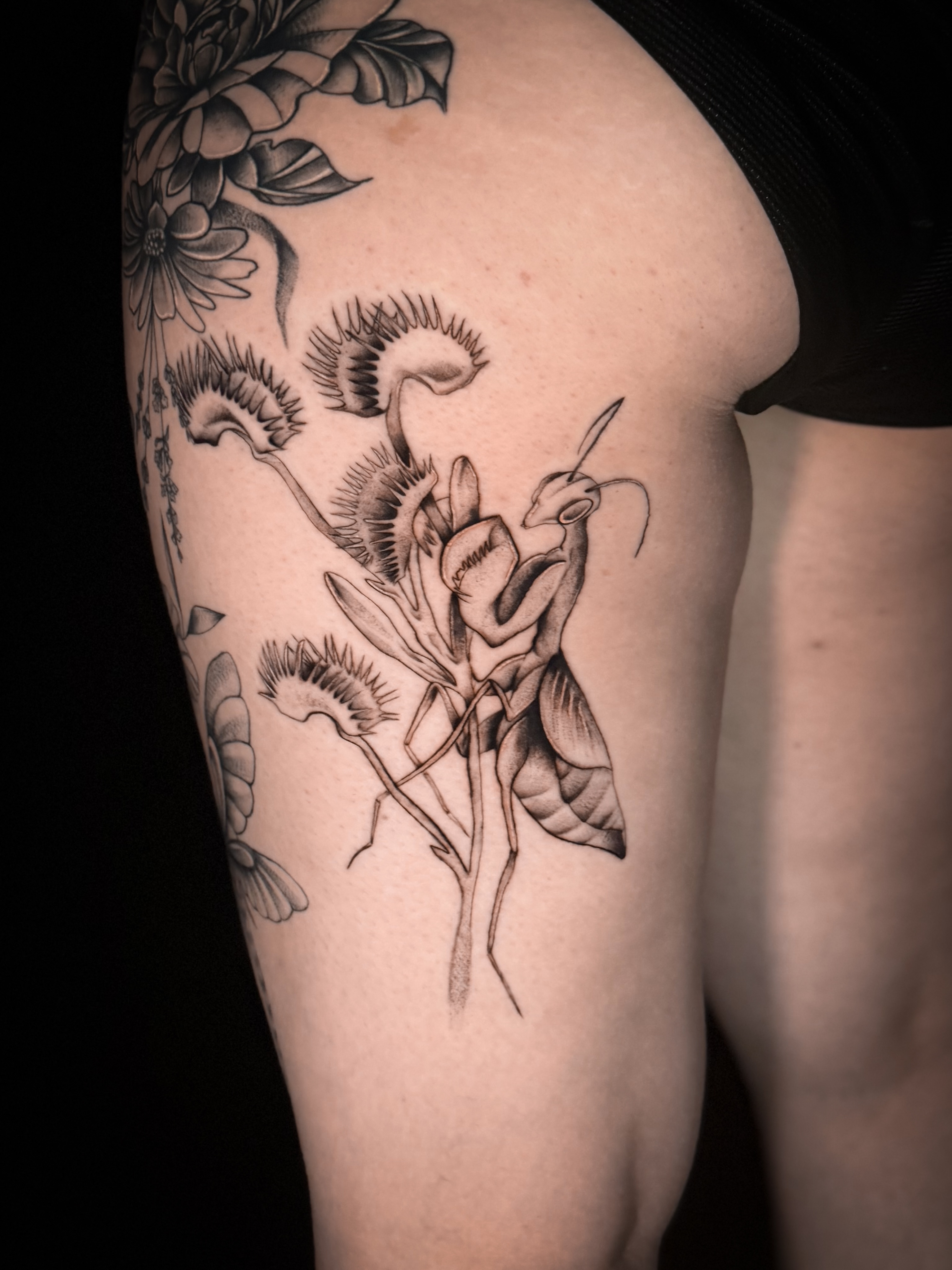 Insect and flowers realism tattoo on the upper arm by Jennifer Ramirez