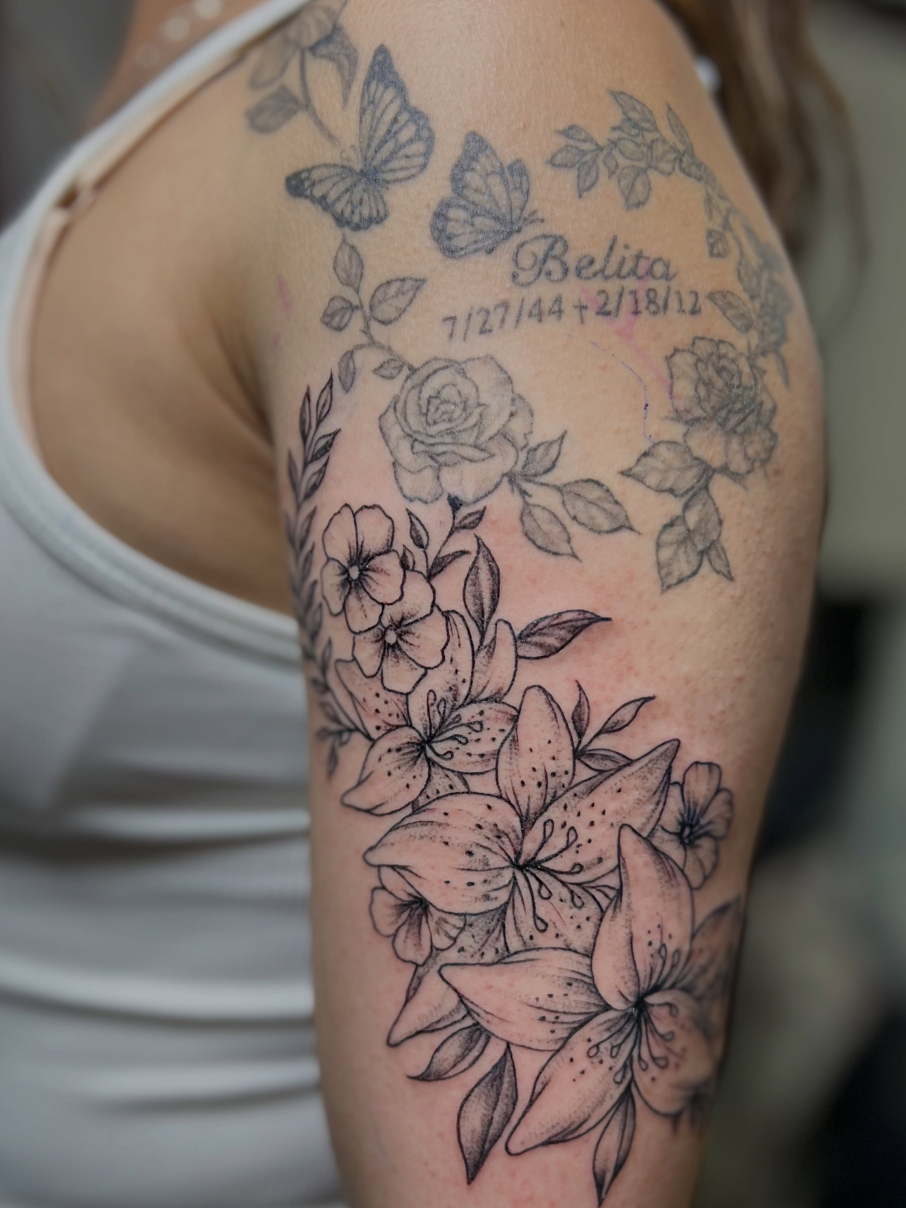 Floral arrangement black and grey tattoo on the shoulder by Simón, Newington, Connecticut