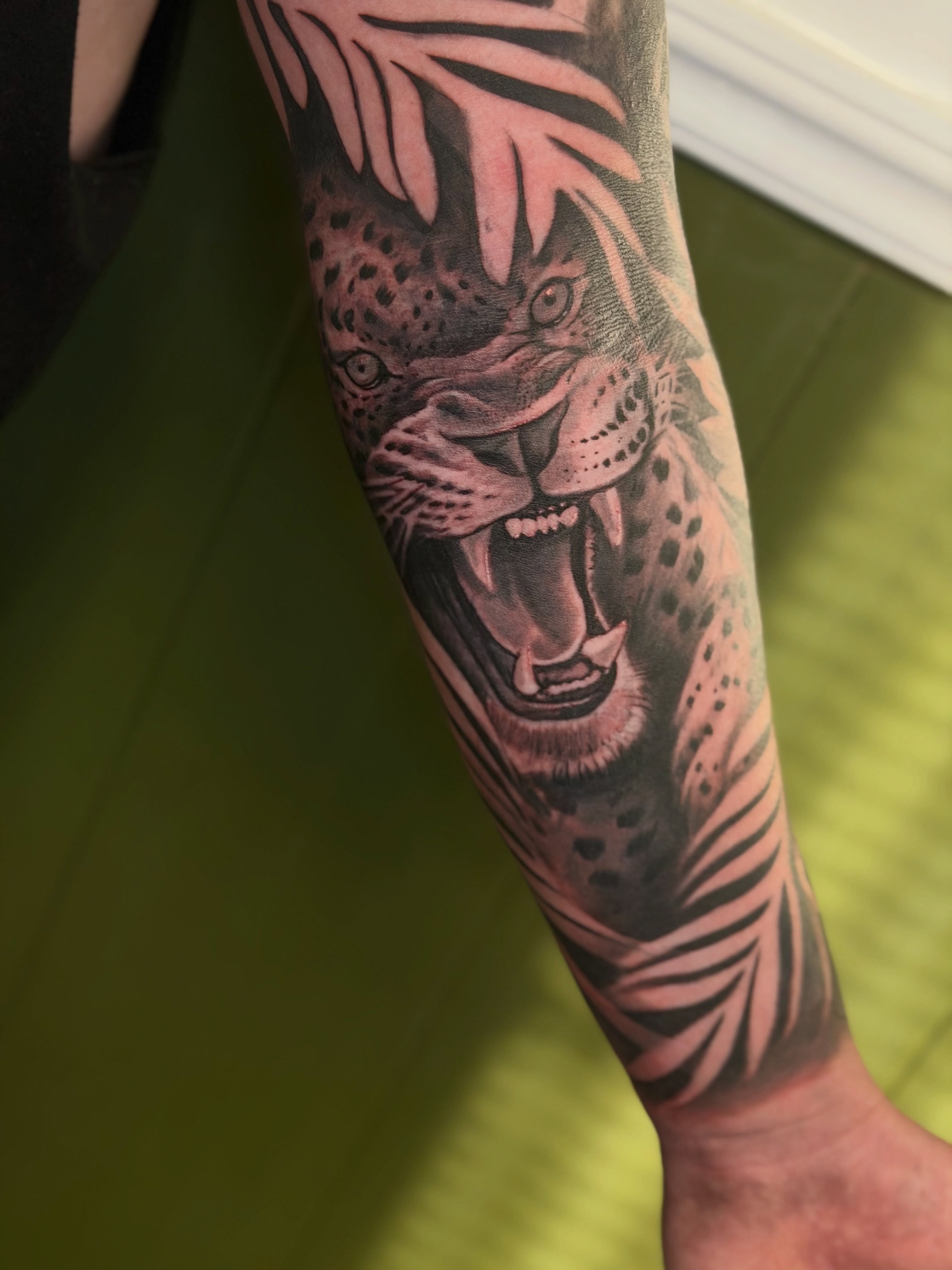 Leopard realism tattoo on the forearm by Vic