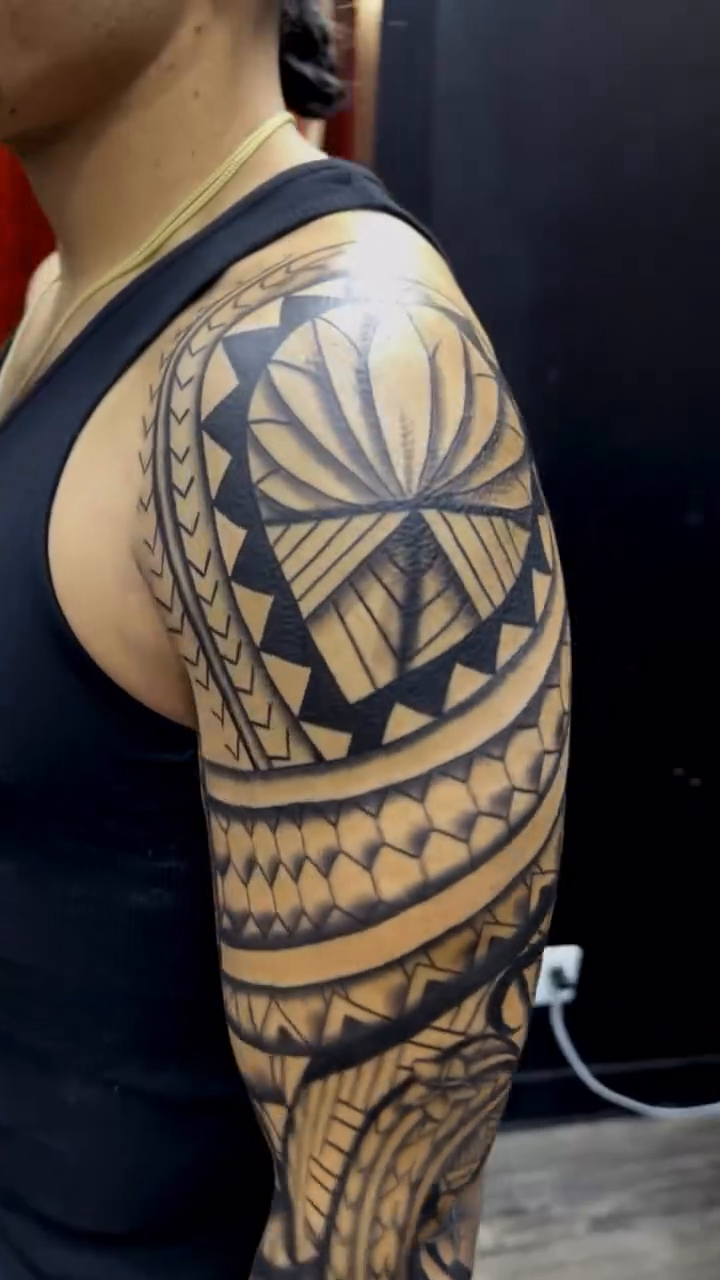 Tattoo by @rickysbangerink โ tribal, blackwork