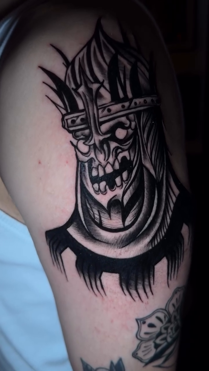Viking skull with helmet realism tattoo on the shoulder by 🌙Jose Maldonado🌙