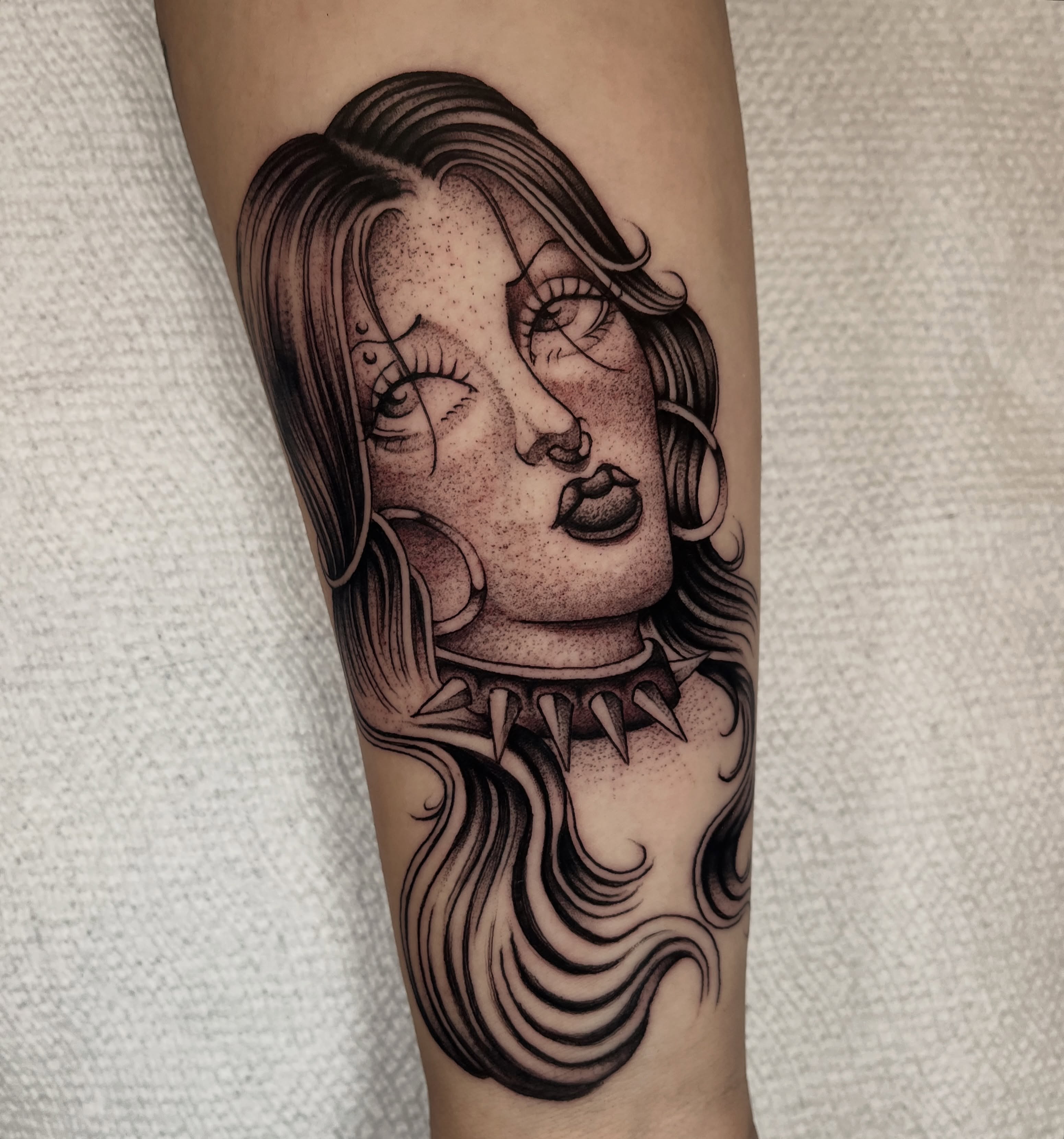 Woman with collar dotwork tattoo on the forearm by Jesus Pieces