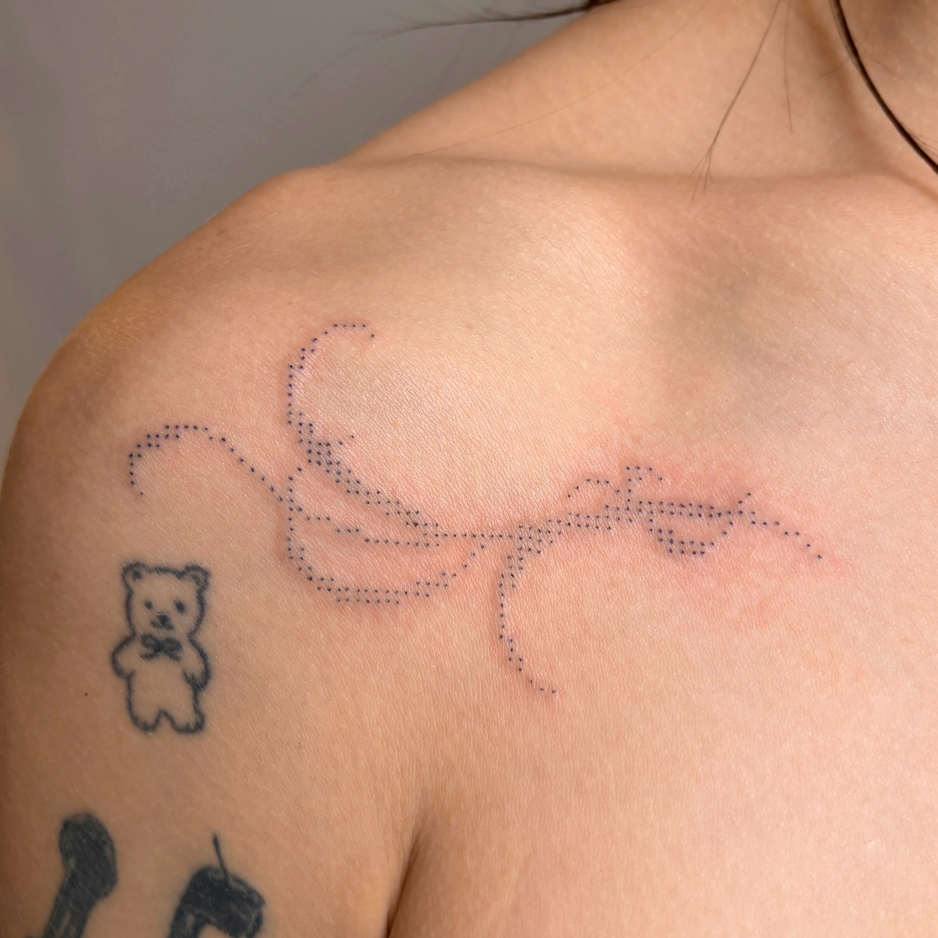 Dotwork bird dotwork tattoo on the shoulder by alli ミ☆