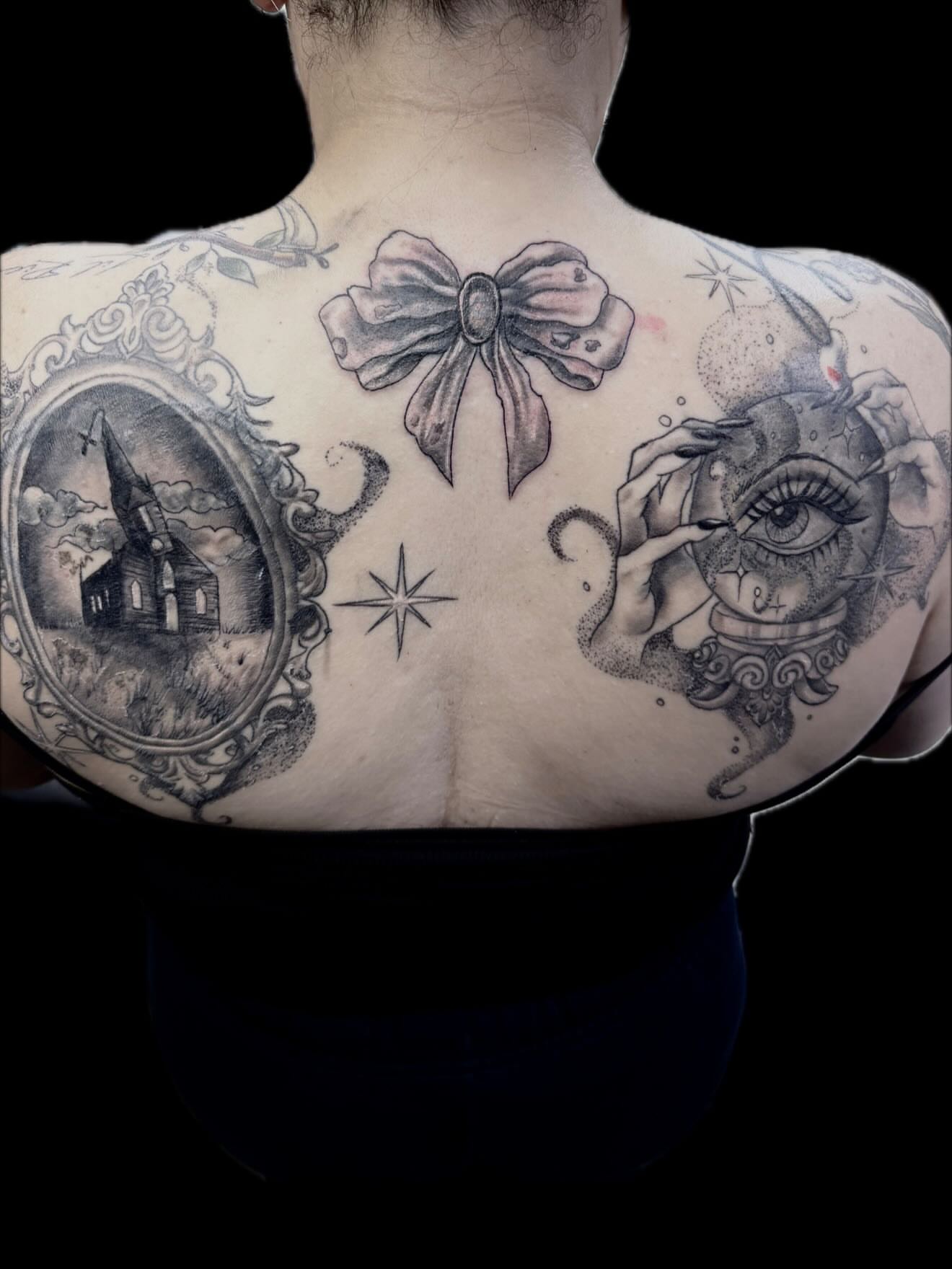Bow, church, eye realism tattoo on the back by ⋆༺⋆˖⁺‧₊  ☽  ⛦⃝  ☾  ₊‧⁺˖⋆༻⋆𝔄𝔩𝔬𝔫𝔡𝔯𝔞  🌾