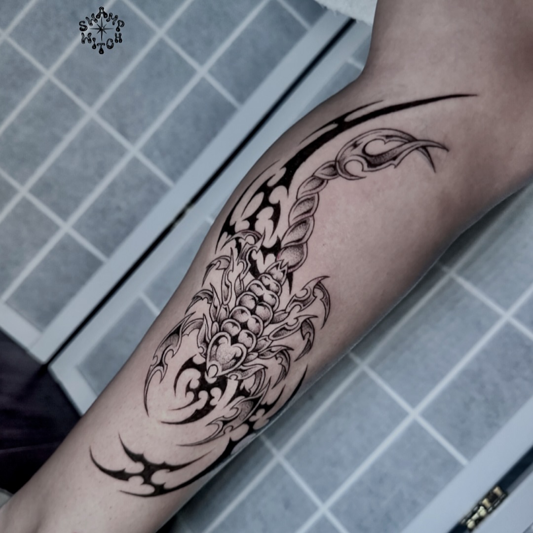 Tattoo by @swamp.witch.tattoos โ tribal
