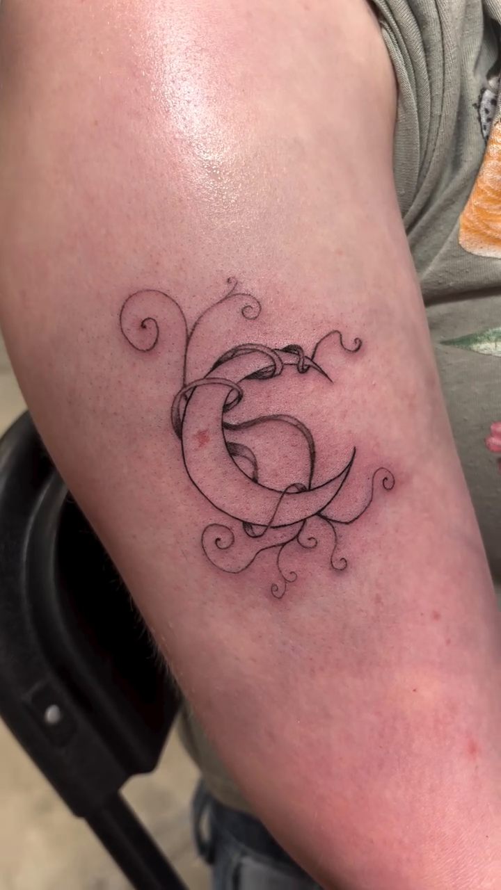 Tattoo by @sakurastabs — fine_line, minimalist