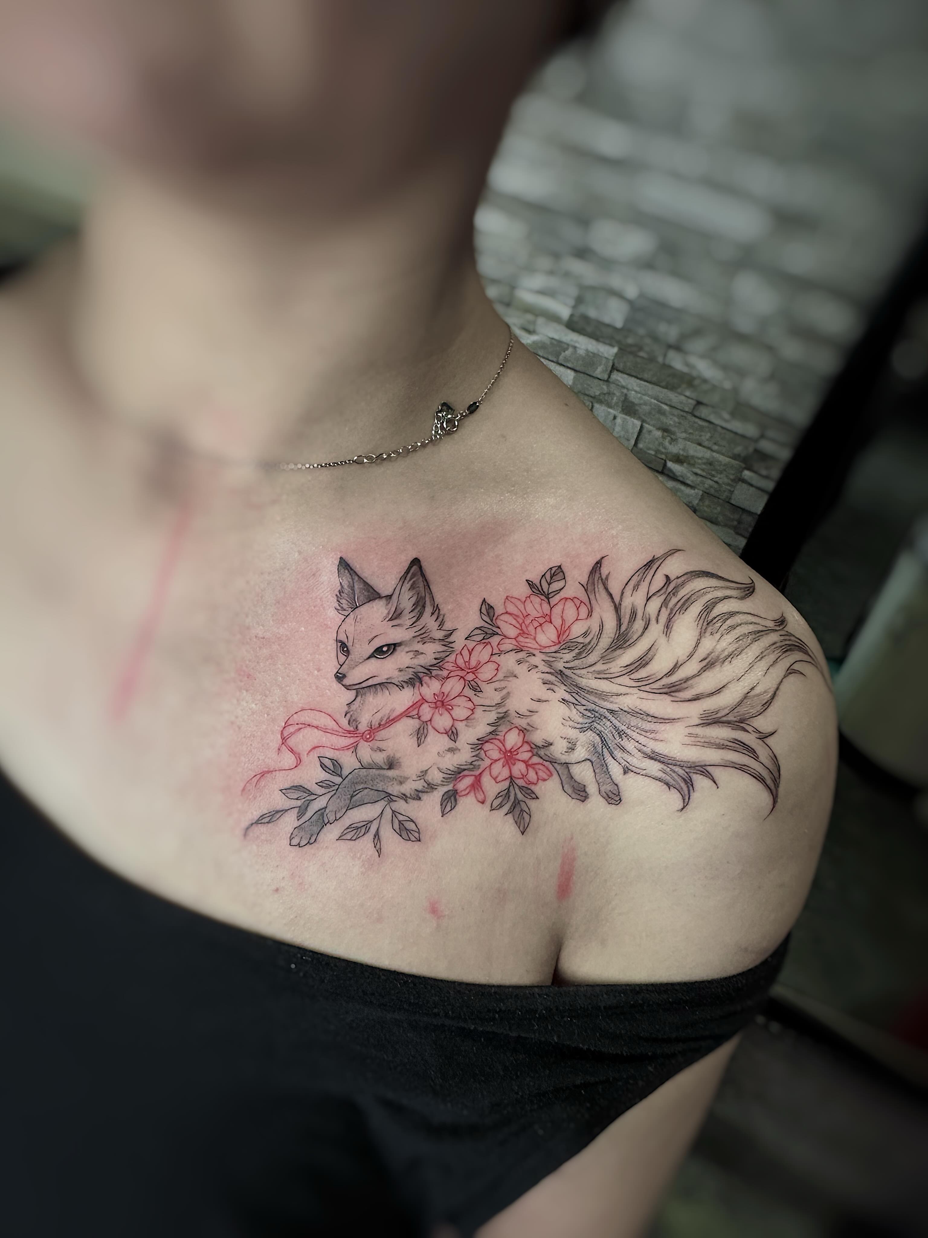 Fox and flowers dotwork tattoo on the shoulder by 墨匠紋身|新店店, New Taipei City