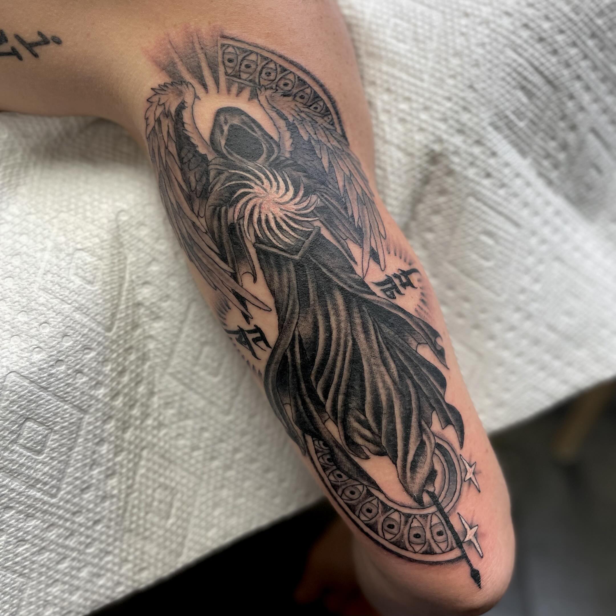 Death figure dark realism tattoo on the forearm by 𝐒𝐚𝐦𝐬𝐨𝐧𝐋𝐚𝐳𝐚𝐫𝐭𝐞