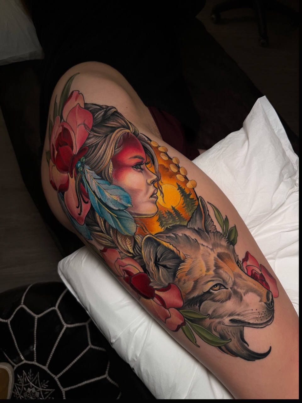 Woman with wolf realism tattoo on the thigh by Melis Fusco