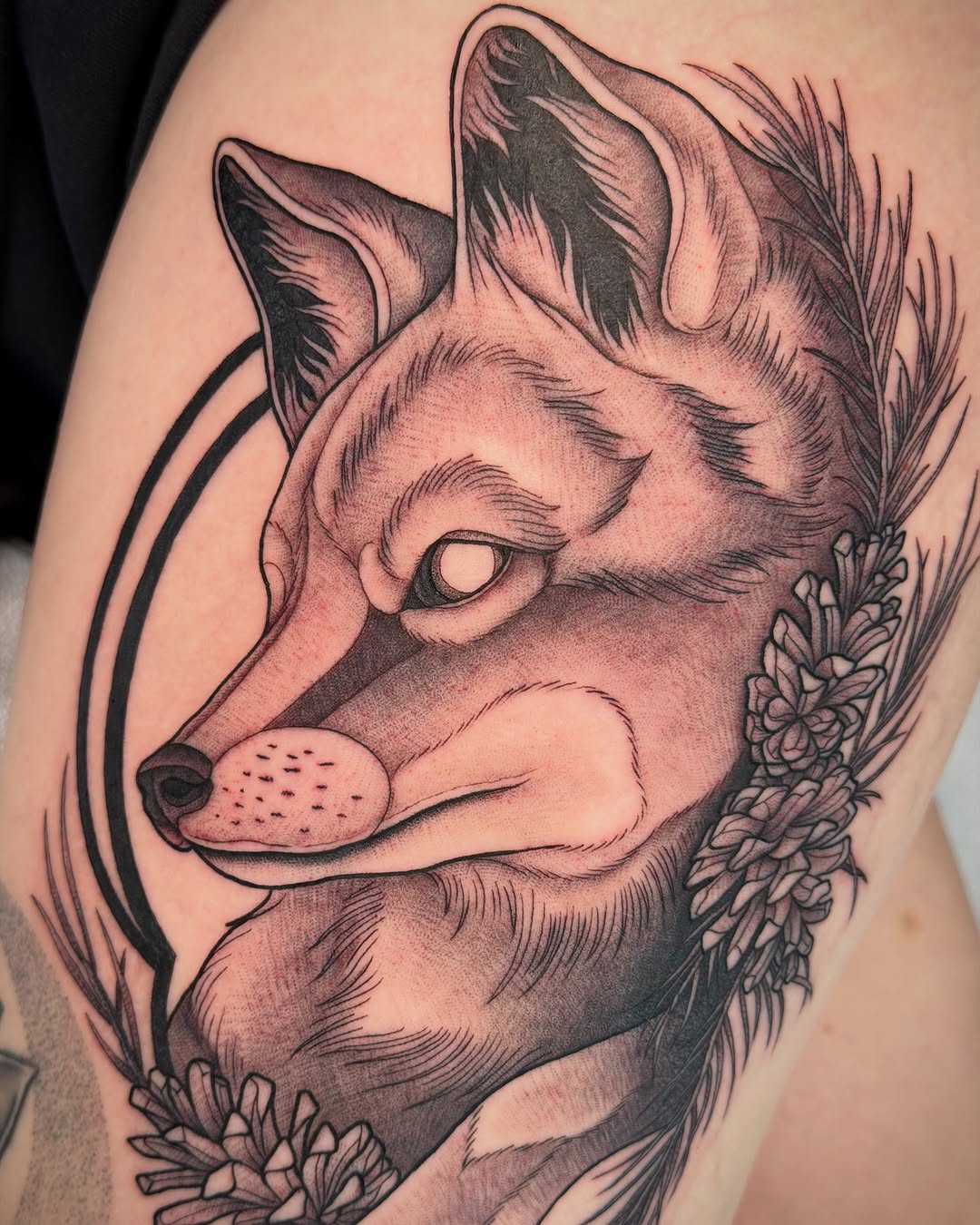 Tattoo by @miaesperanzatattoo โ black_and_grey, dotwork