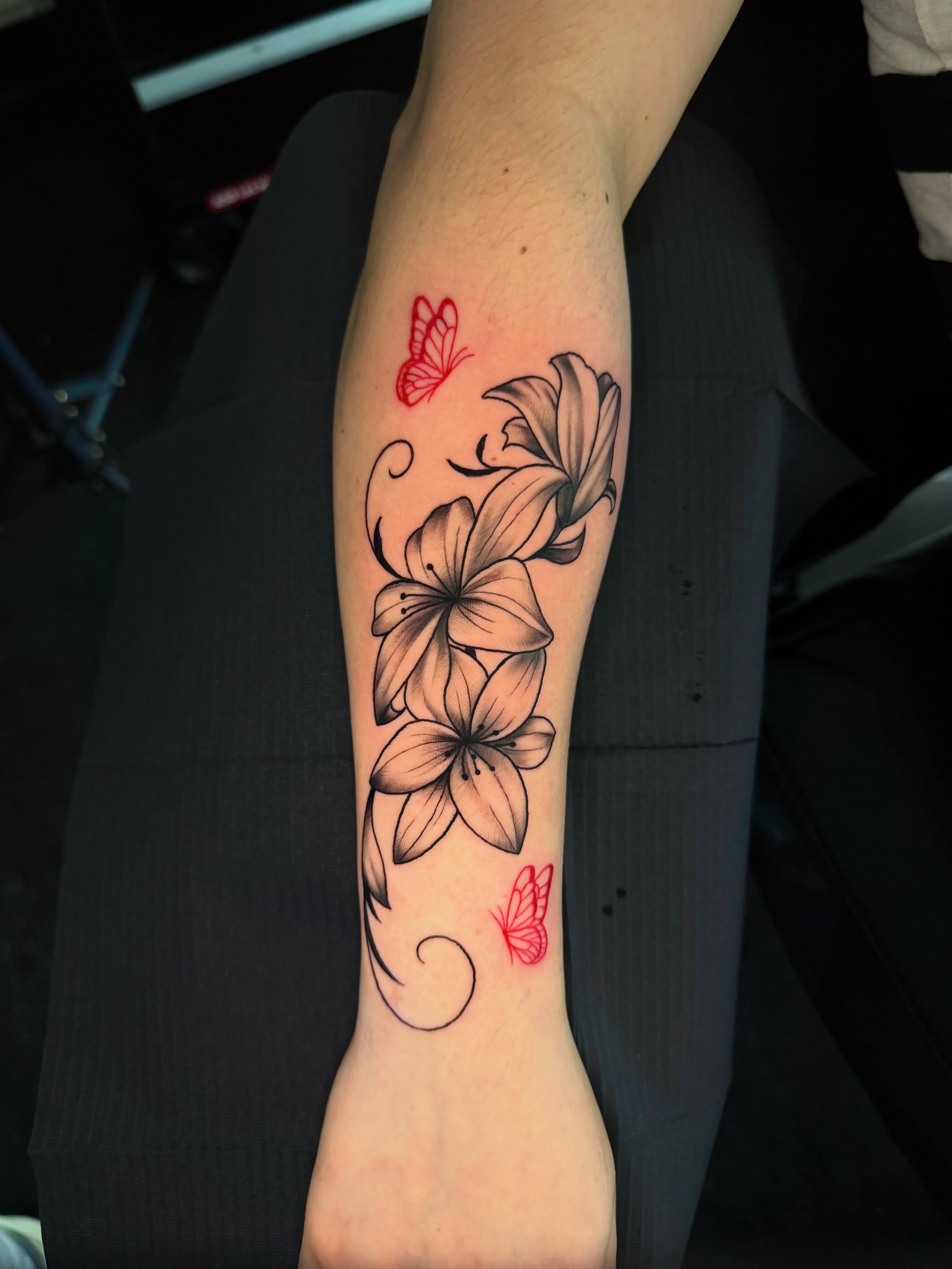 Tattoo by @daero_tattoo — black_and_grey