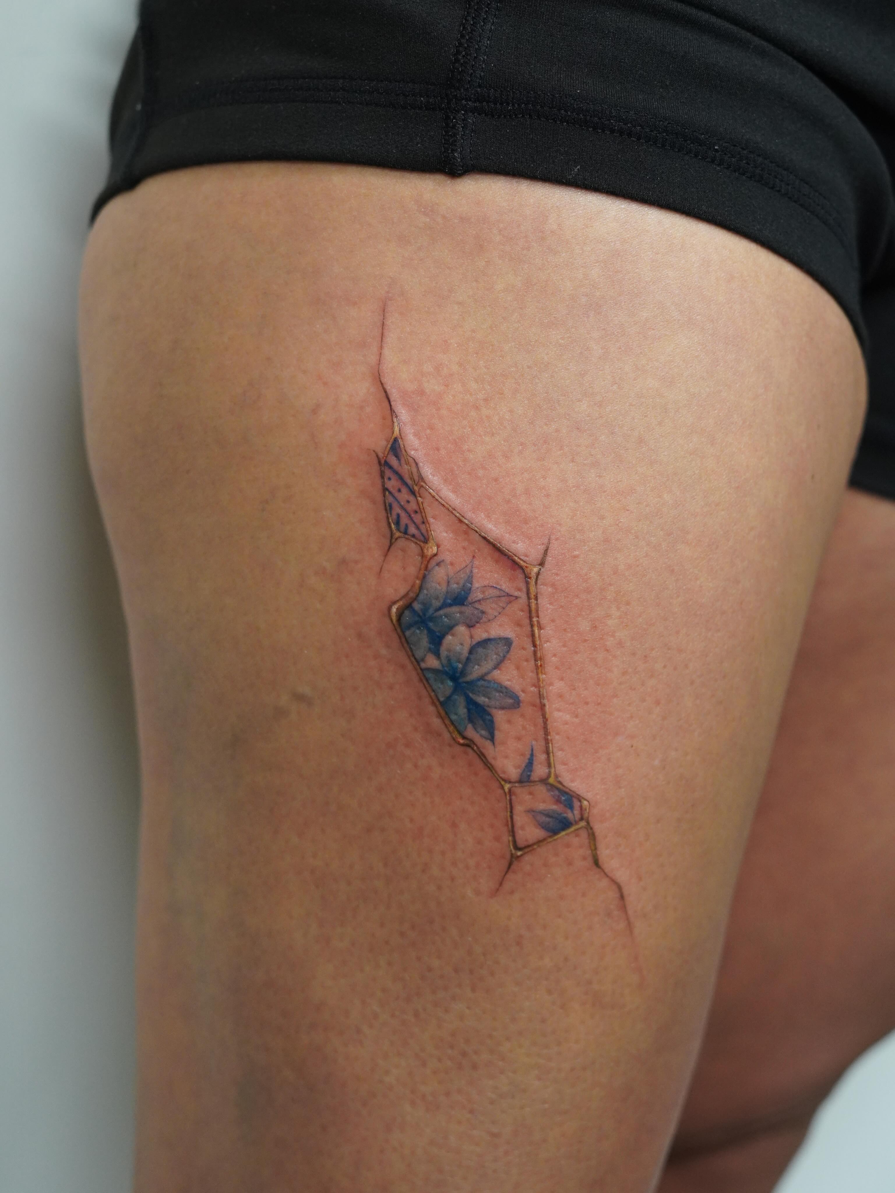 Flower geometric tattoo on the thigh by Danae Andino