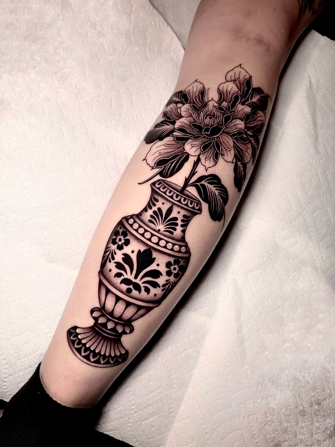 Tattoo by @nizi_tattoo — black_and_grey, ornamental