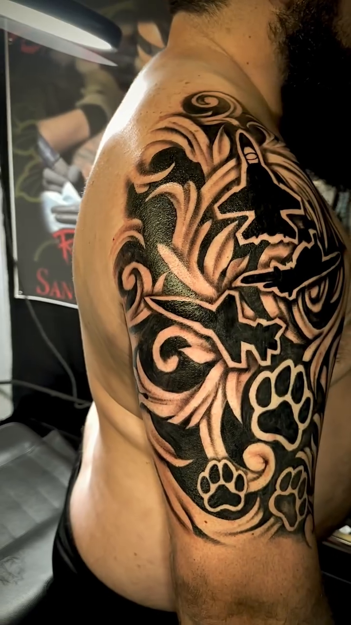 Tattoo by @rickysbangerink โ blackwork, black_and_grey