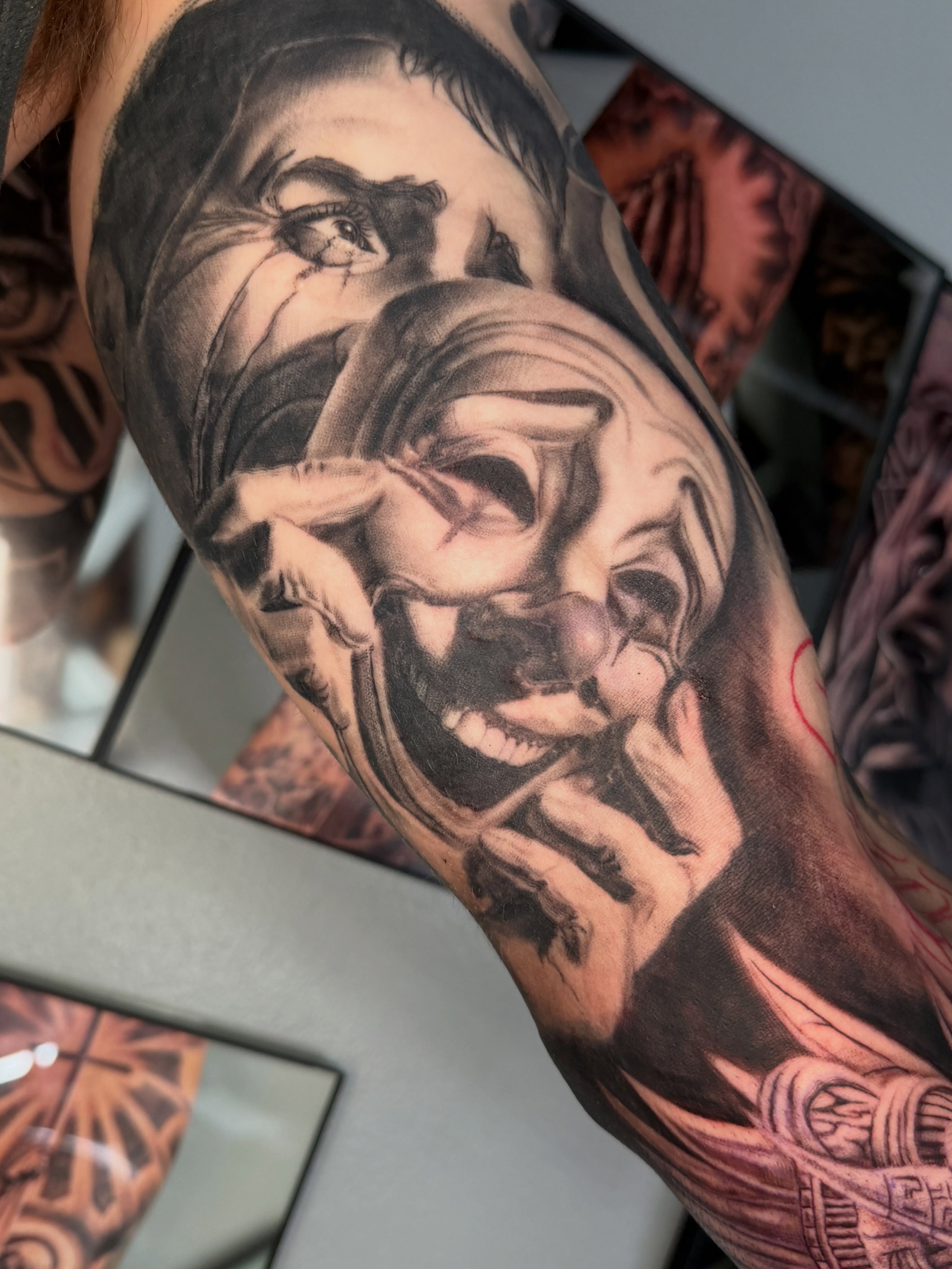 Tattoo by @lasmanosdeltoro — realism, dark_realism